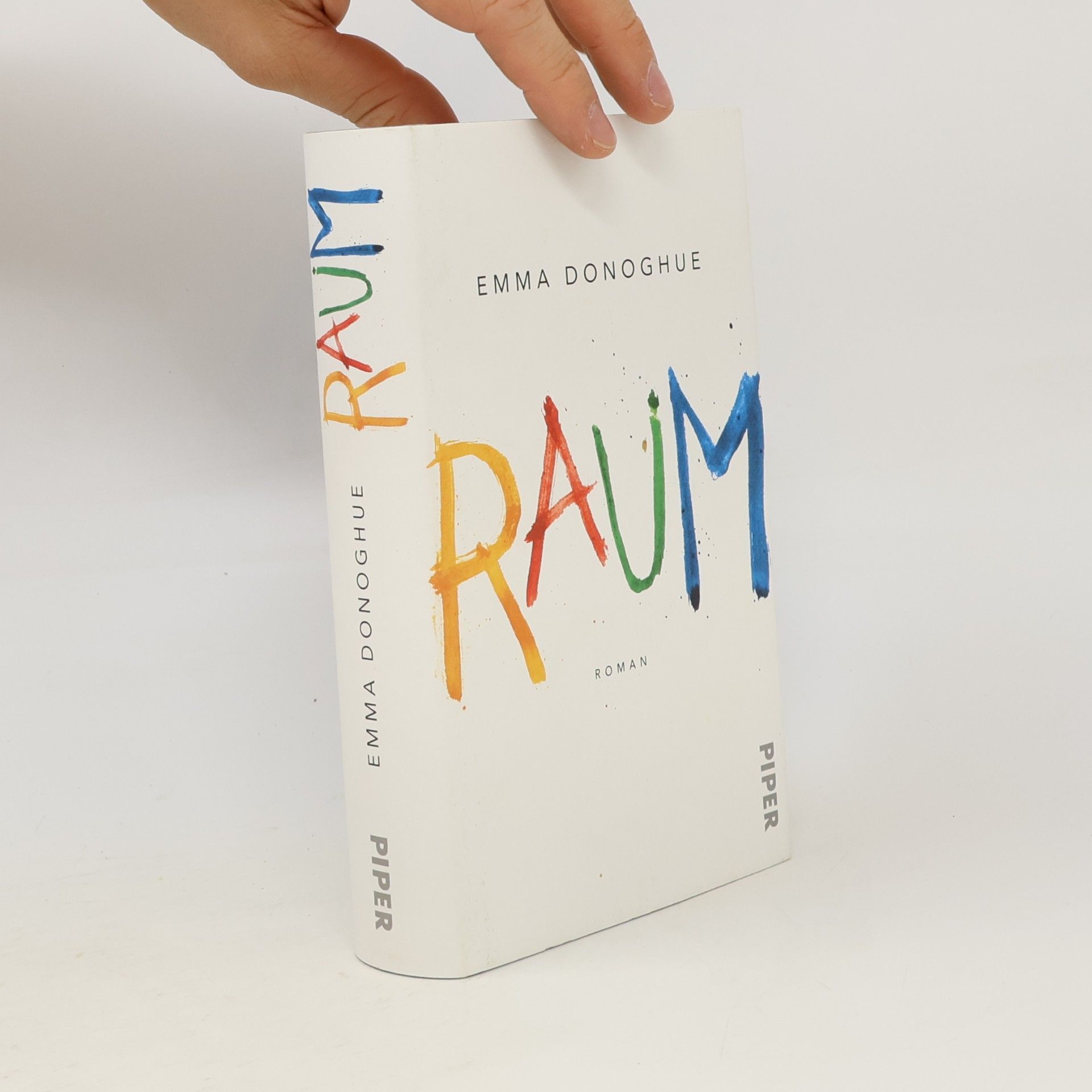 Emma Donoghue Raum