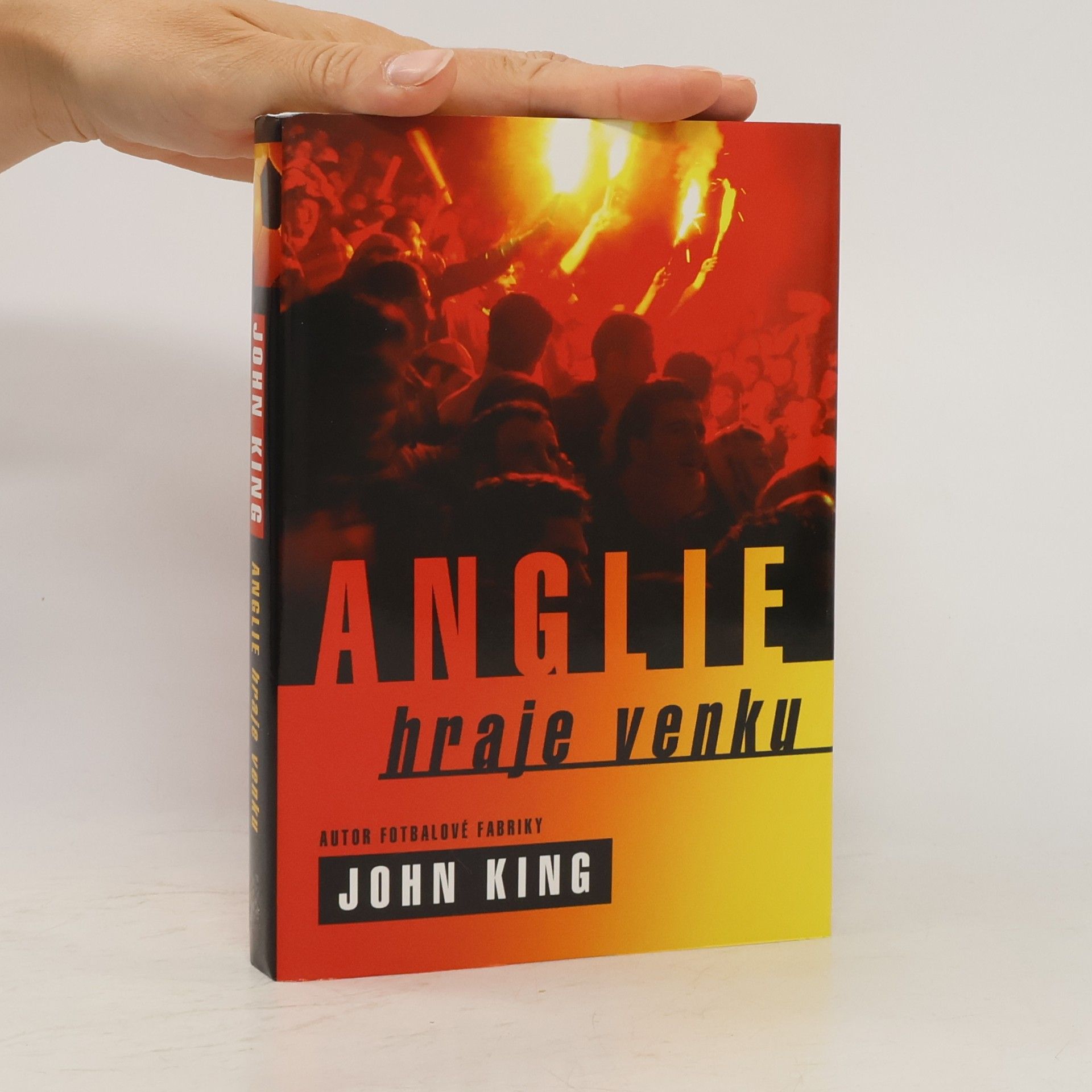 John Paul King Anglie hraje venku