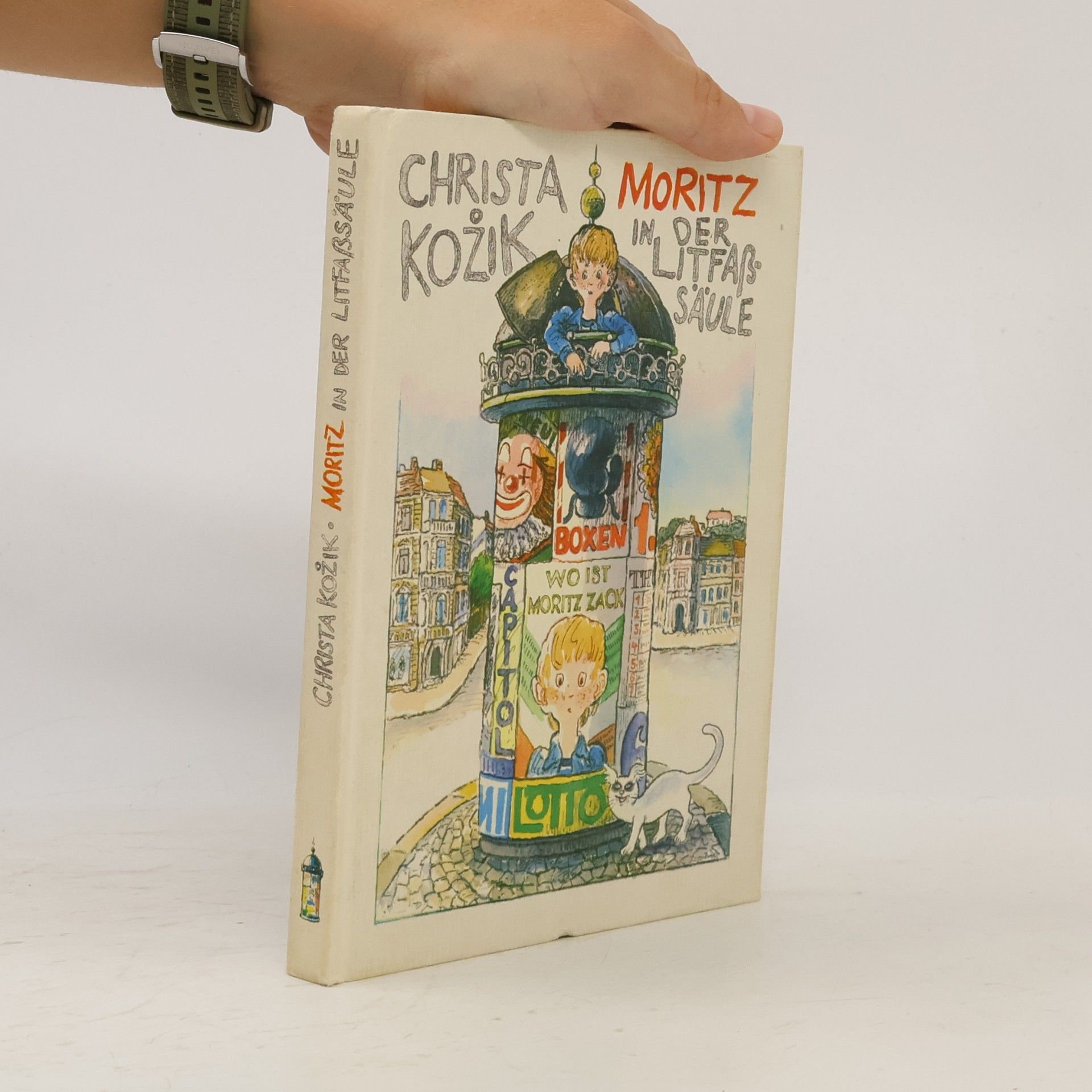 Christa Kožik Moritz in der Litfaßsäule