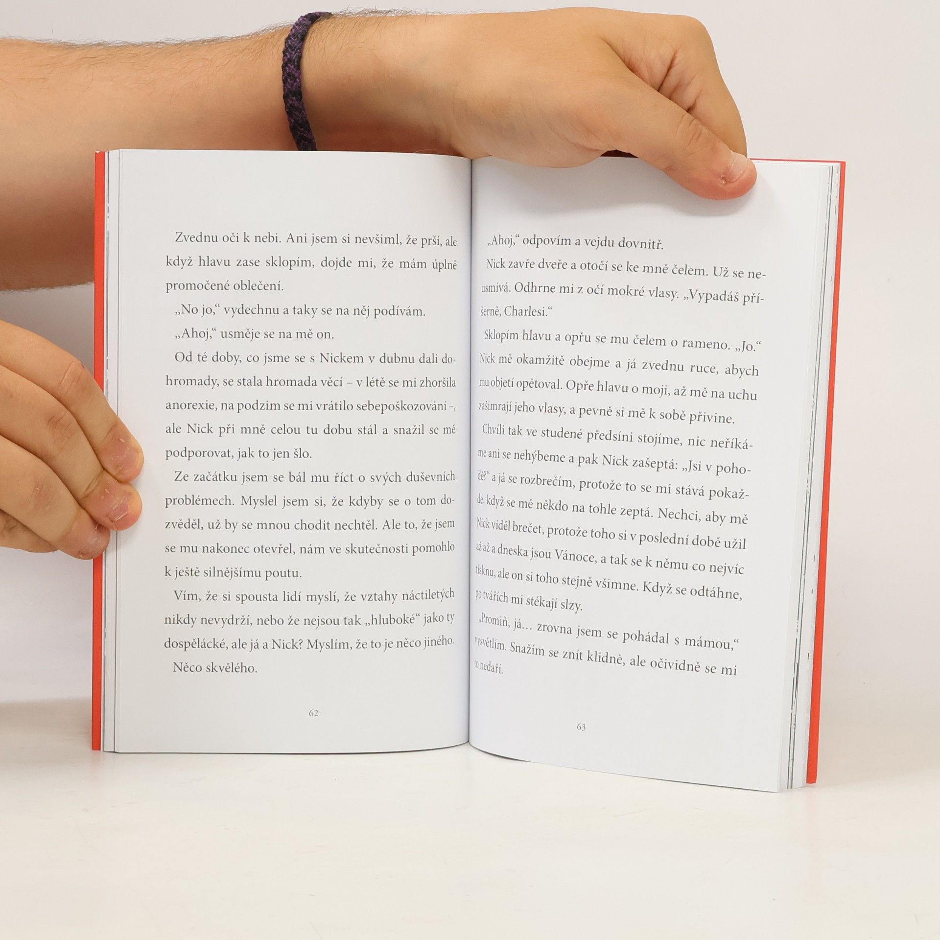 Alice Oseman Letos v zimě. Novela k Srdcerváčům