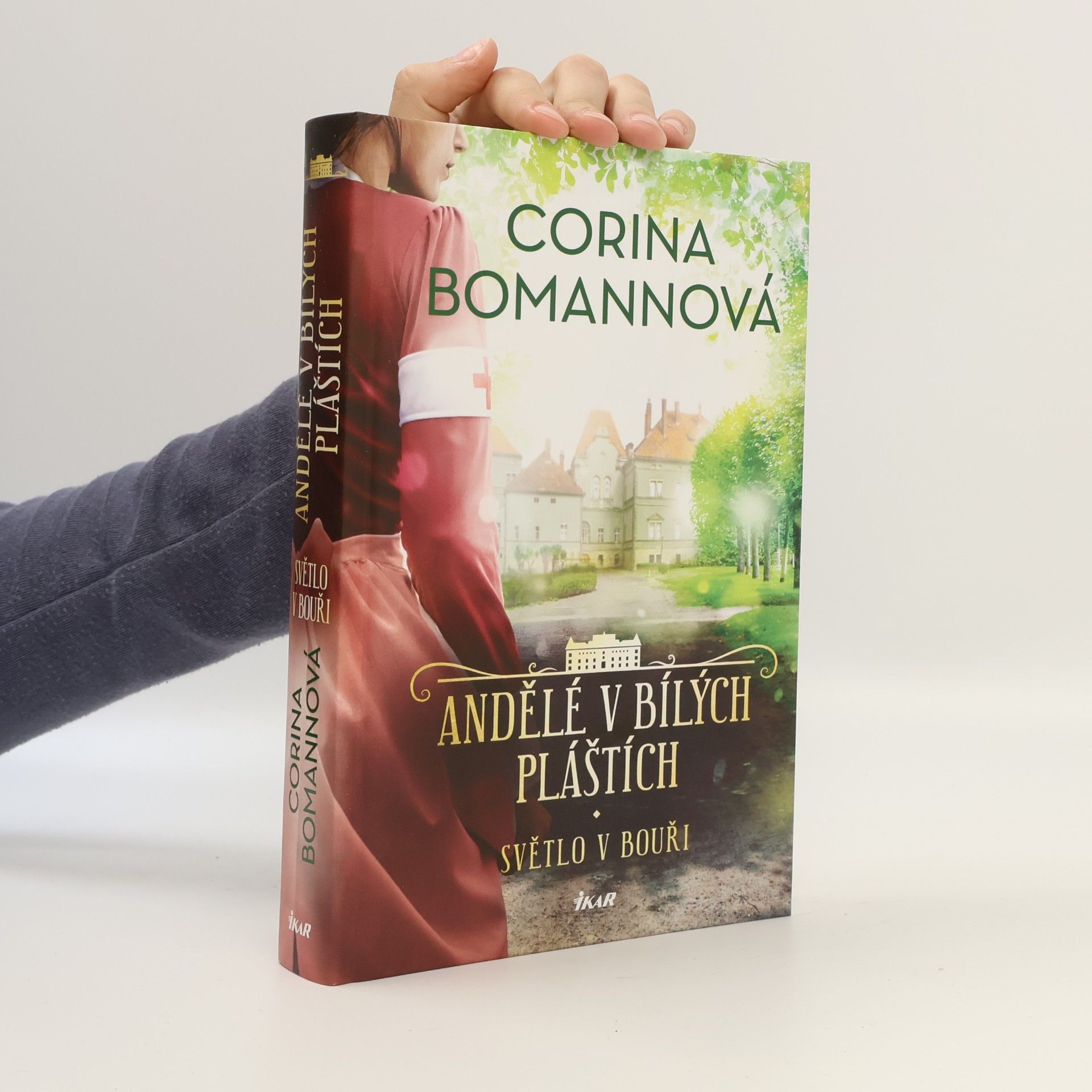 Corina Bomann Andělé v bílých pláštích