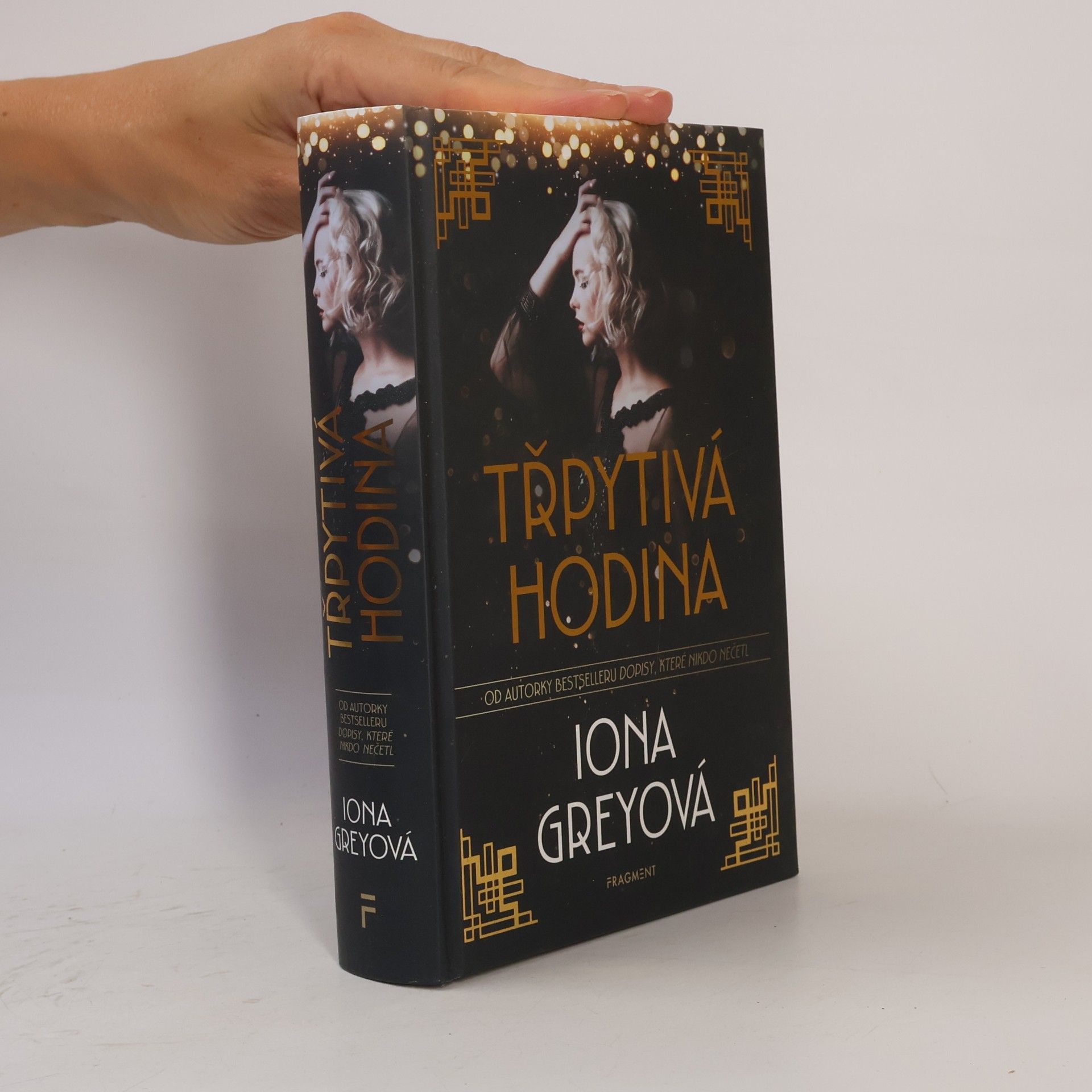 Iona Grey Třpytivá hodina