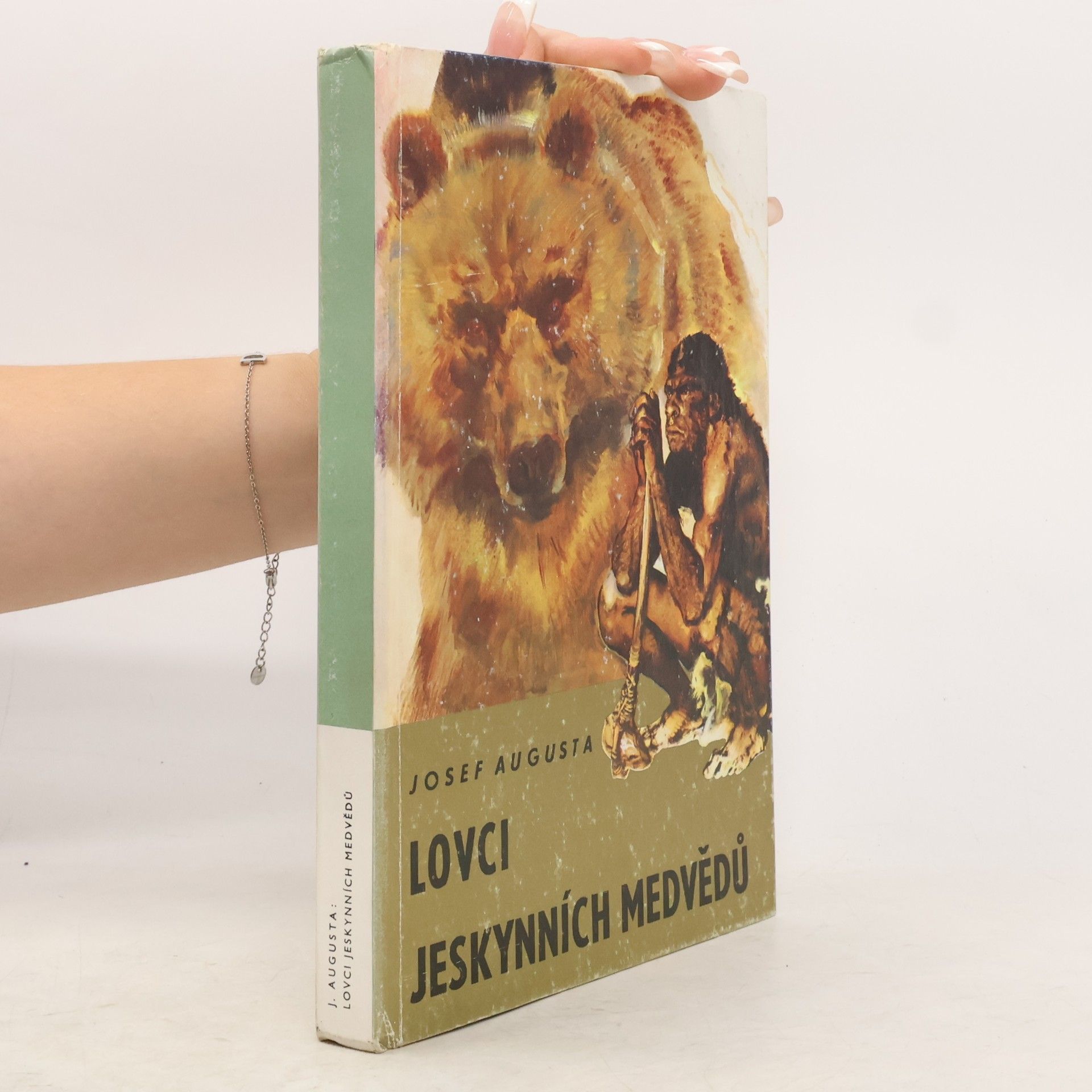 Josef Augusta Lovci jeskynních medvědů
