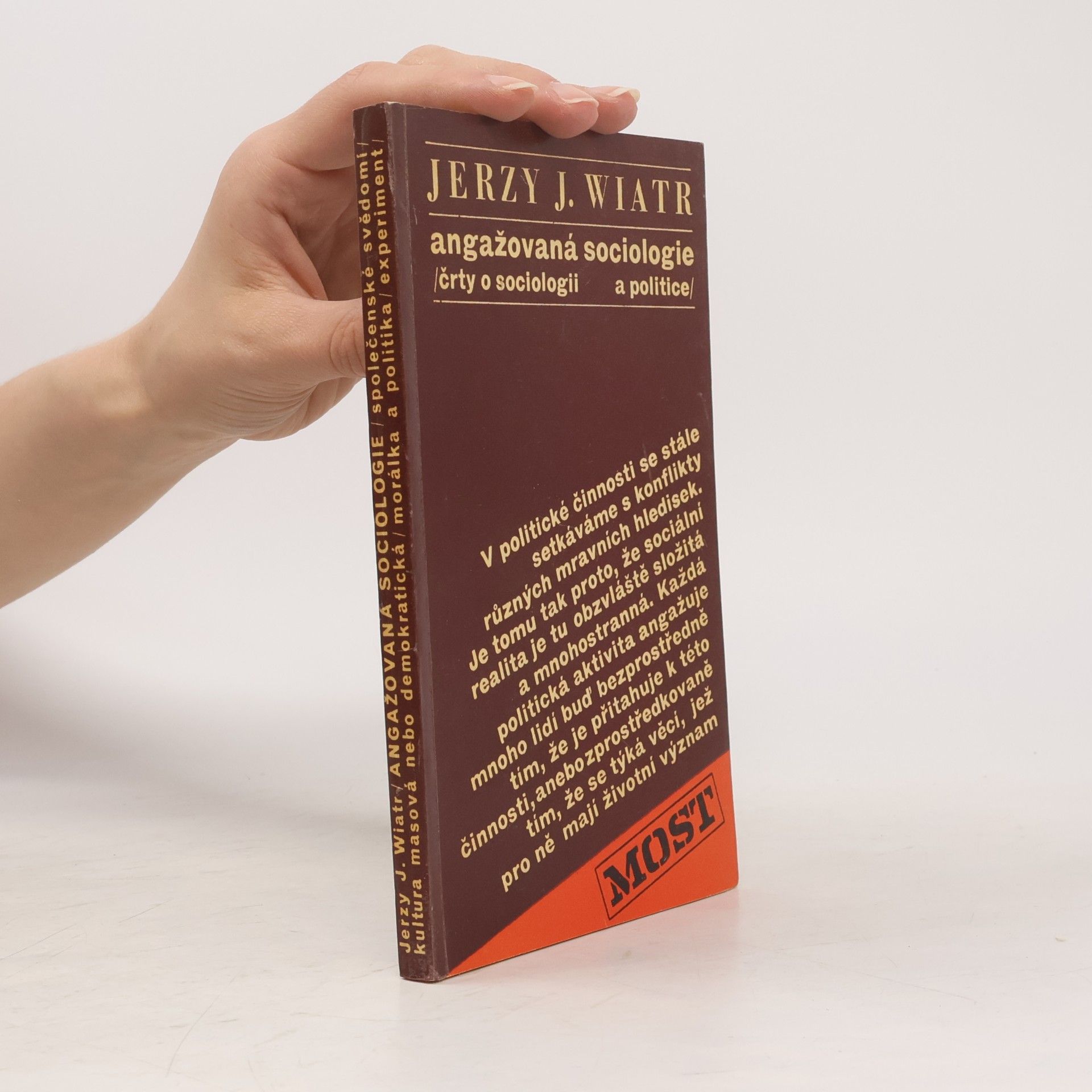 Jerzy J. Wiatr Angažovaná sociologie. Črty o sociologii a politice