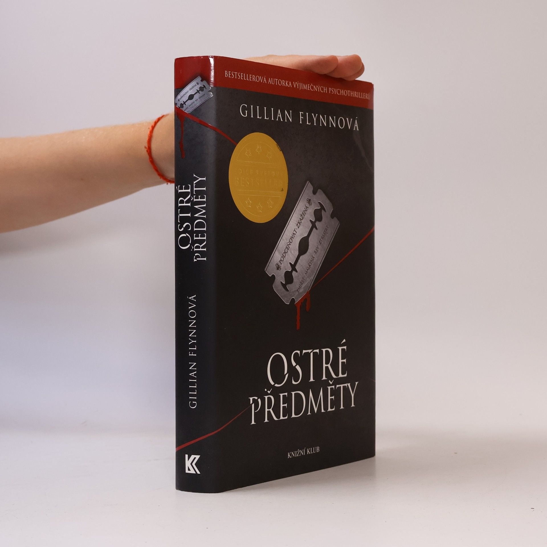 Gillian Flynn Ostré předměty
