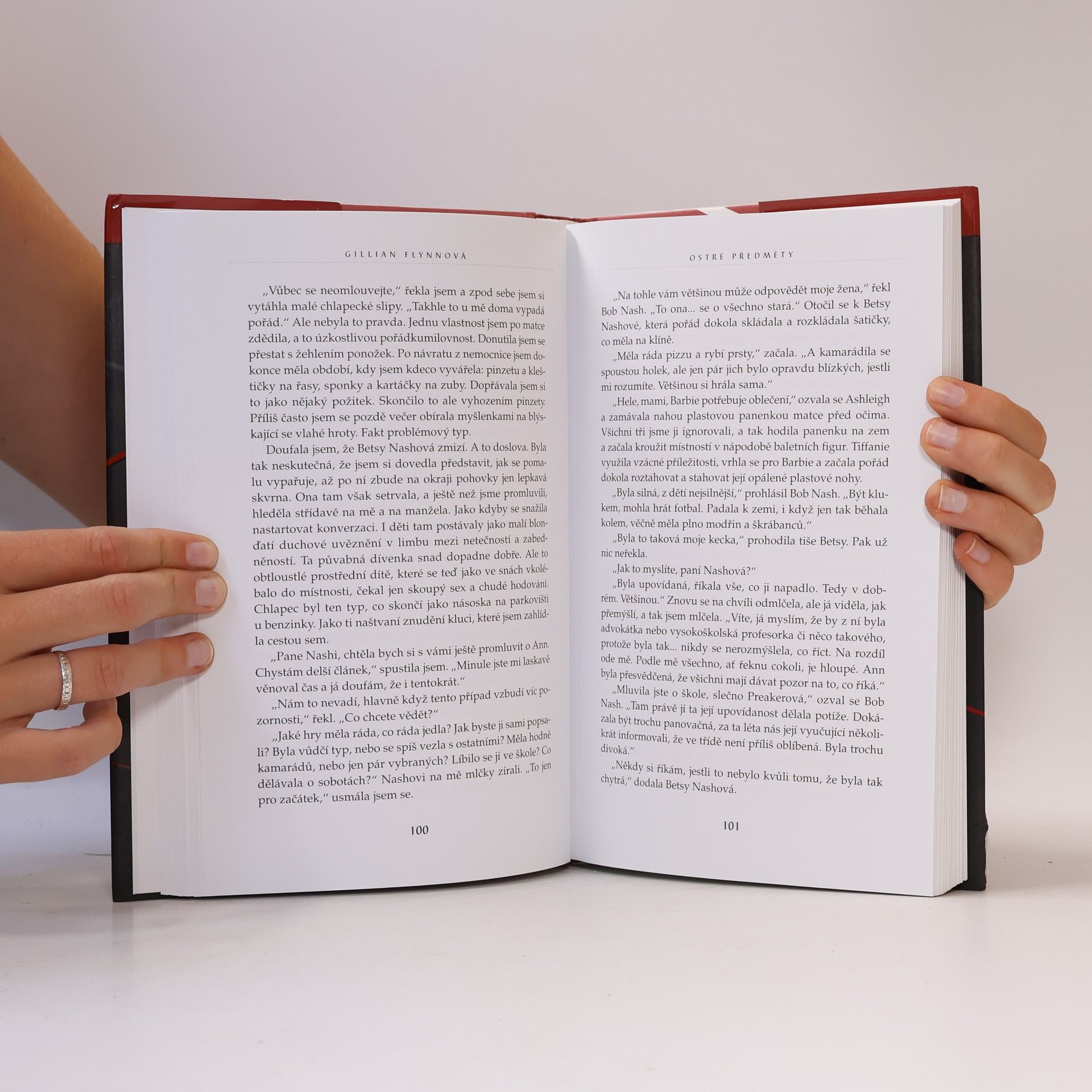 Gillian Flynn Ostré předměty
