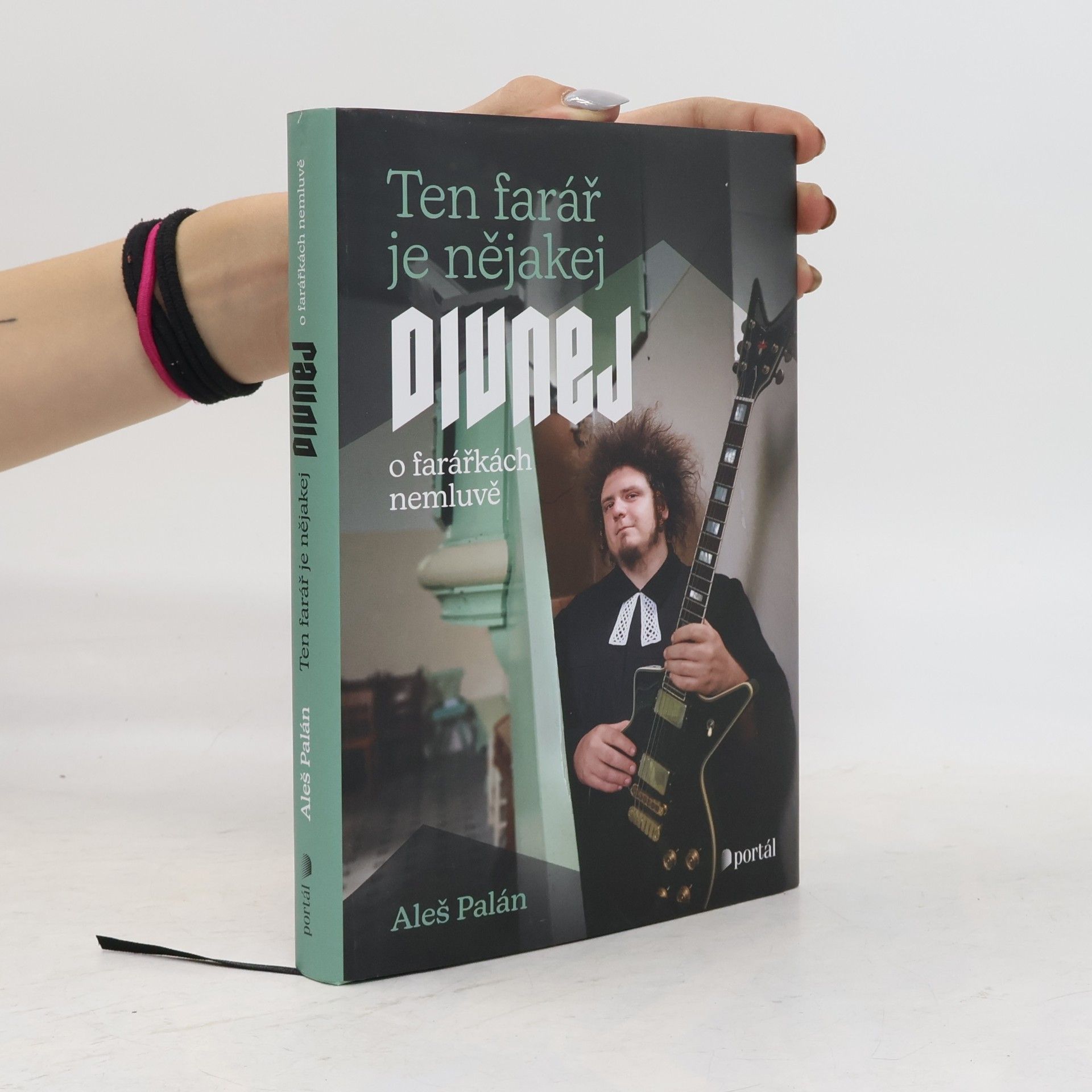 Aleš Palán Ten farář je nějakej divnej, o farářkách nemluvě
