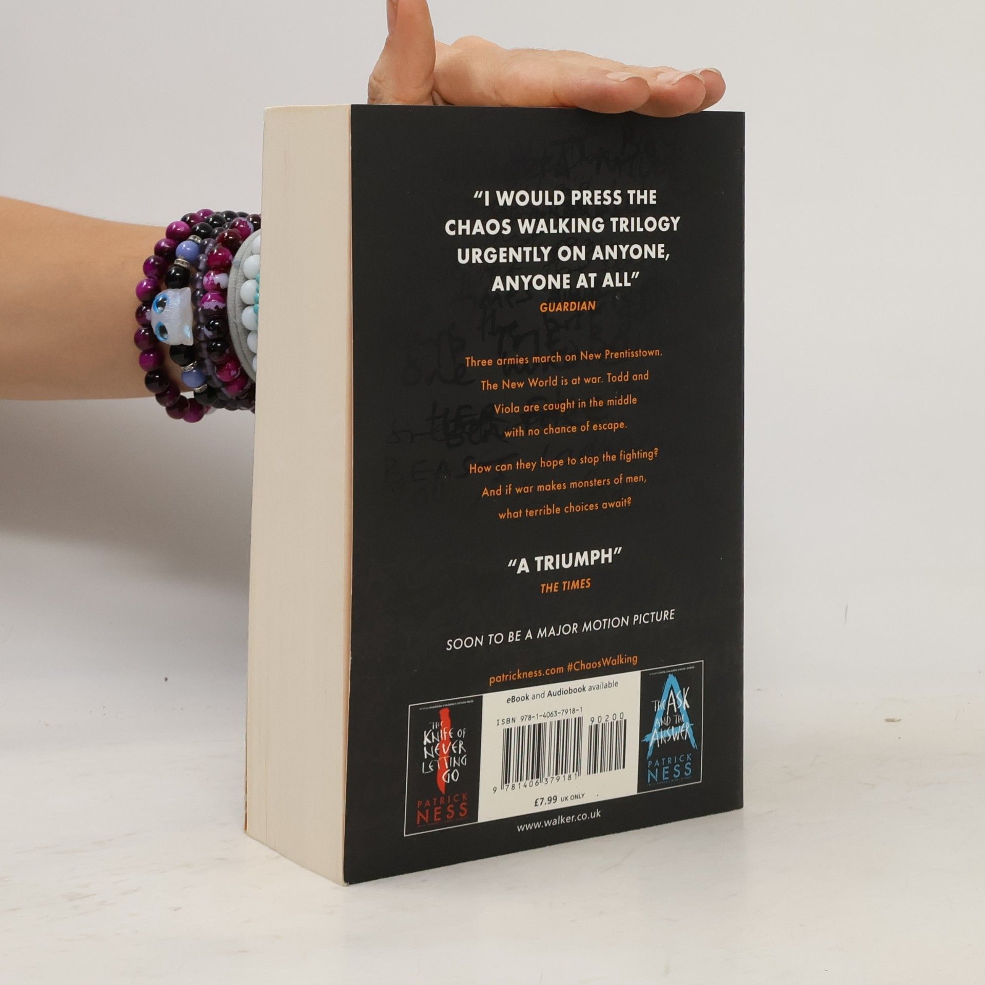 Patrick Ness Monsters of Men: Chaos walking. Book three