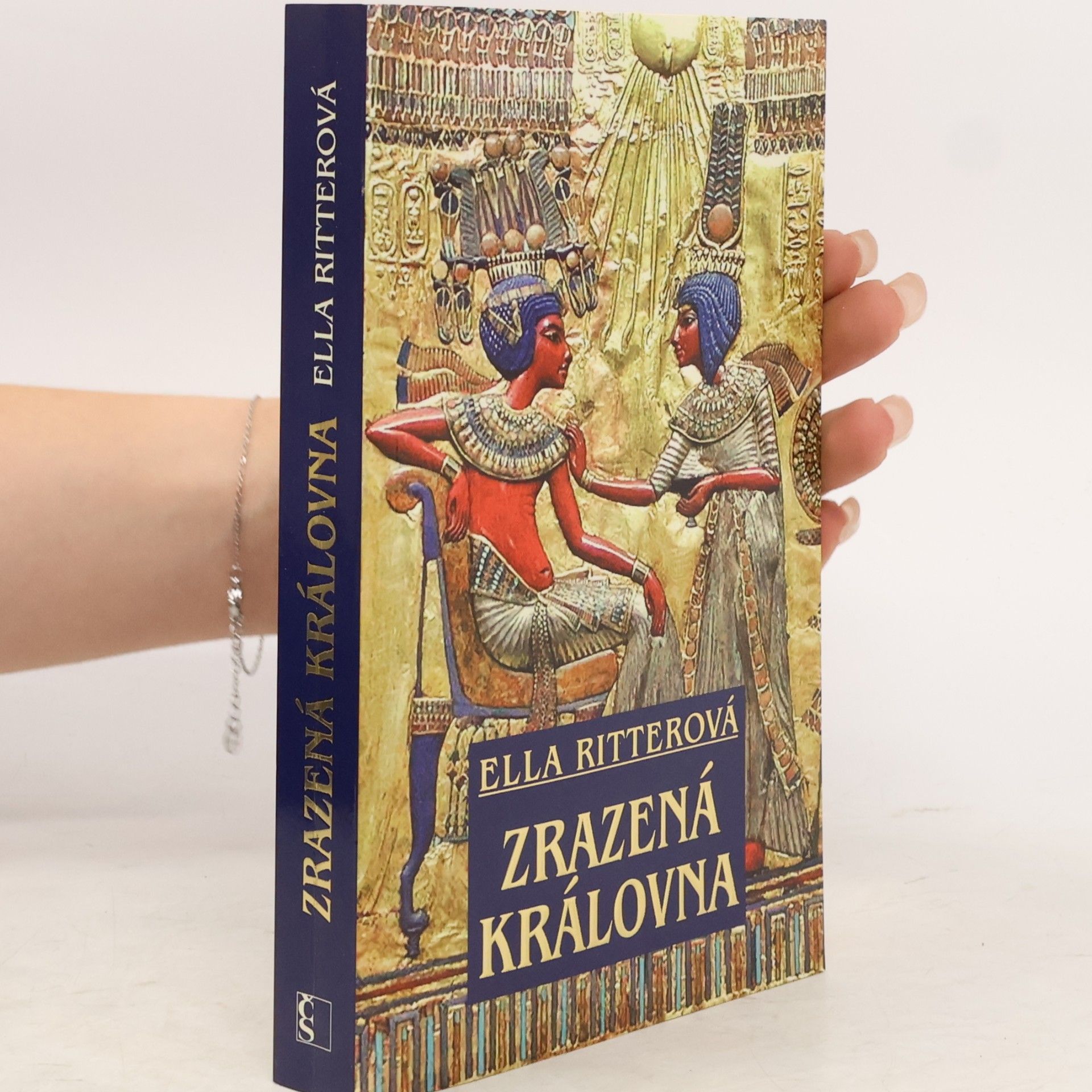 Ella Ritterová Zrazená královna