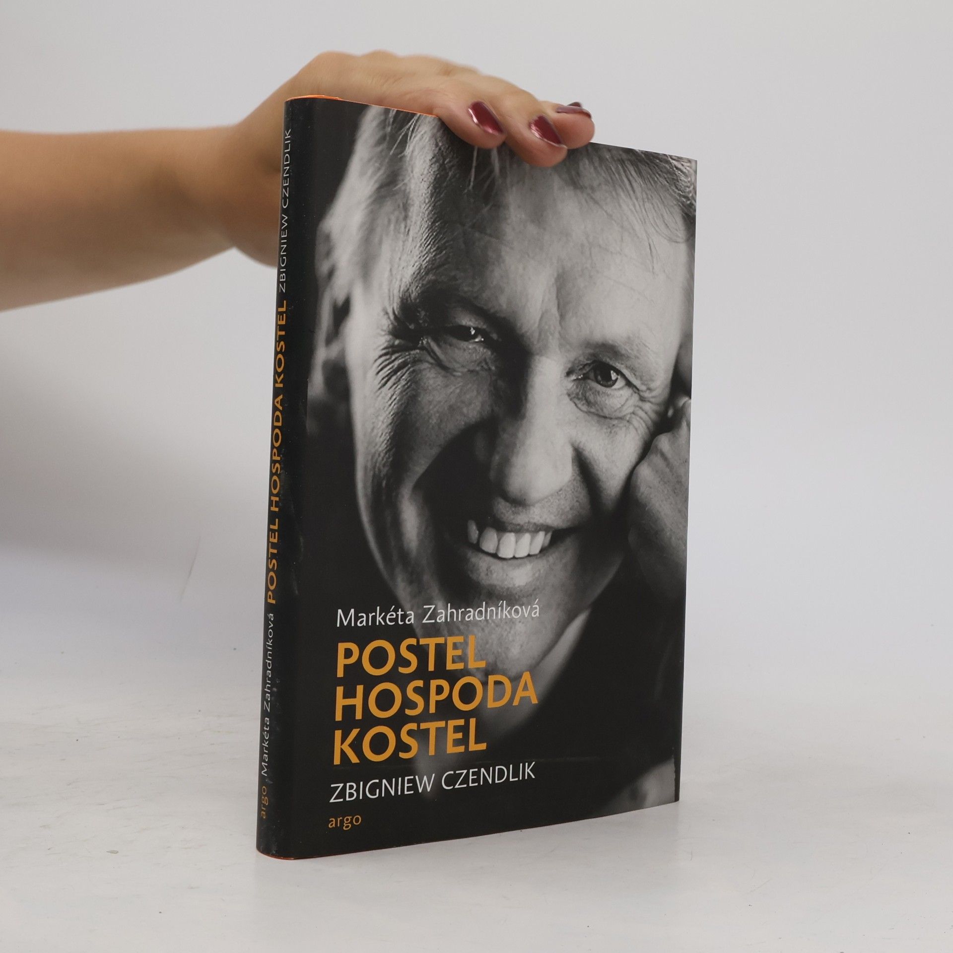 Zbigniew Czendlik Postel, hospoda, kostel