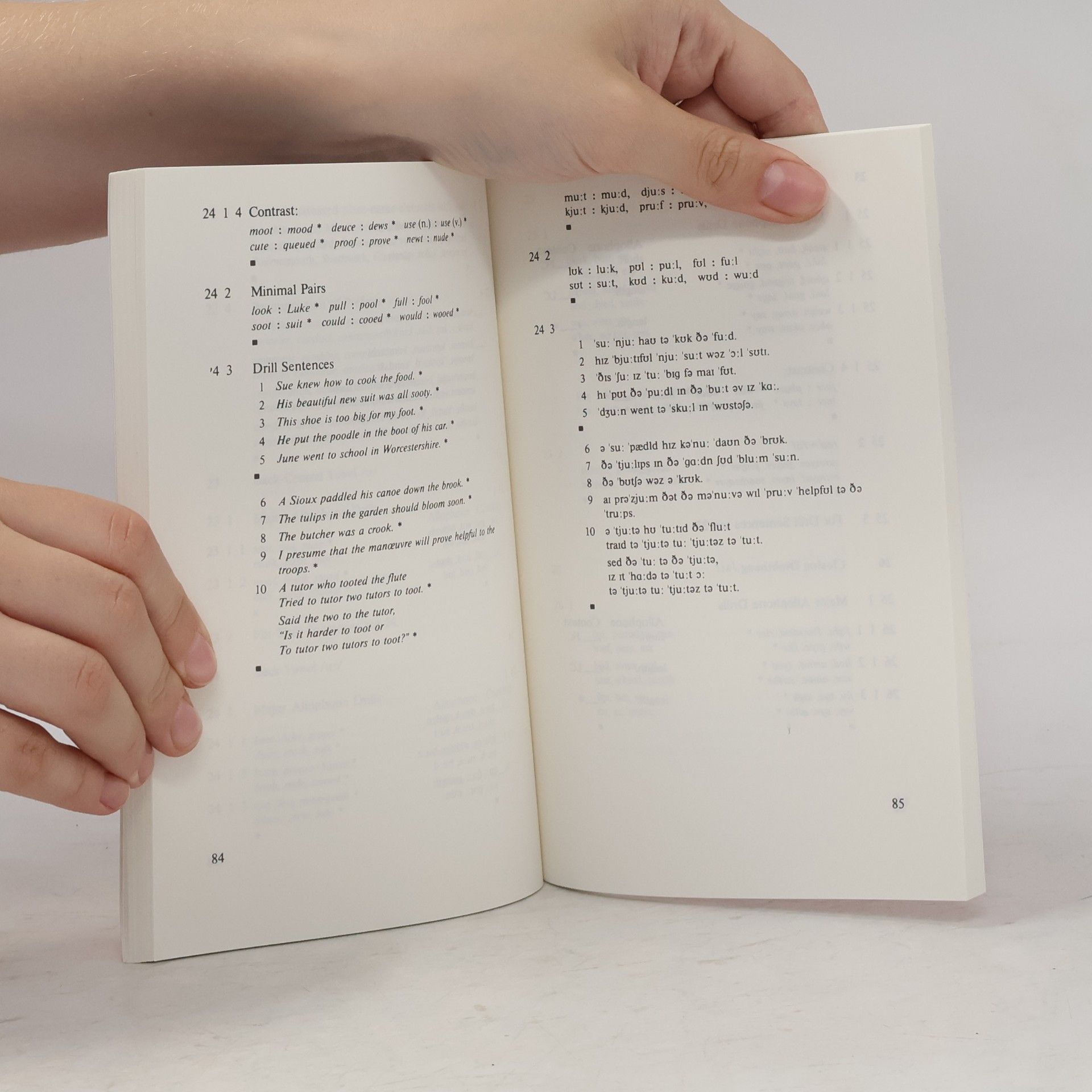 Walter Sauer A Drillbook of English Phonetics - Third Edition