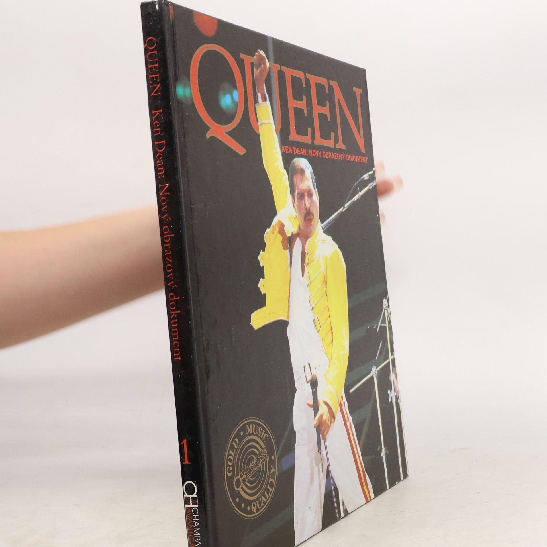 Ken Dean Queen. Nový obrazový dokument
