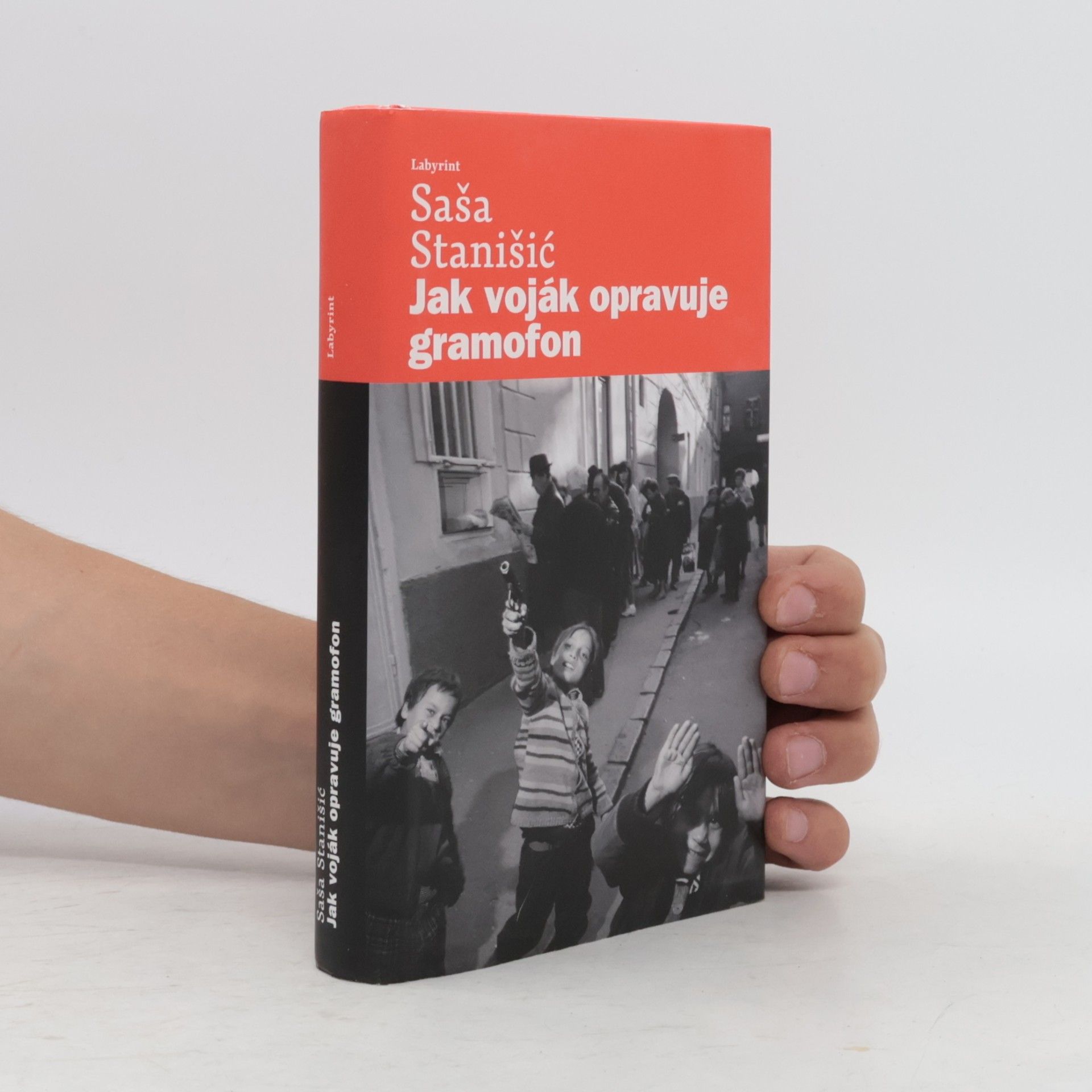 Saša Stanišić Jak voják opravuje gramofon