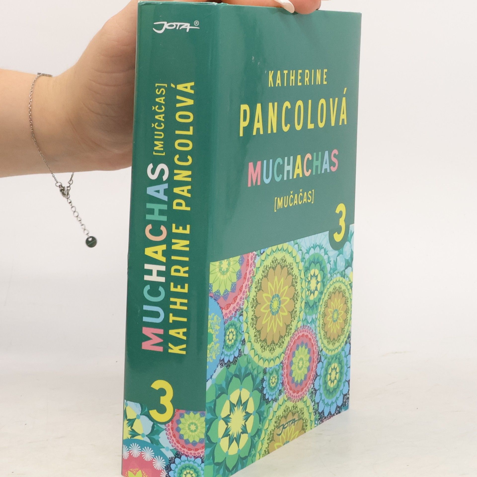 Katherine Pancolová Muchachas (mučačas). 3