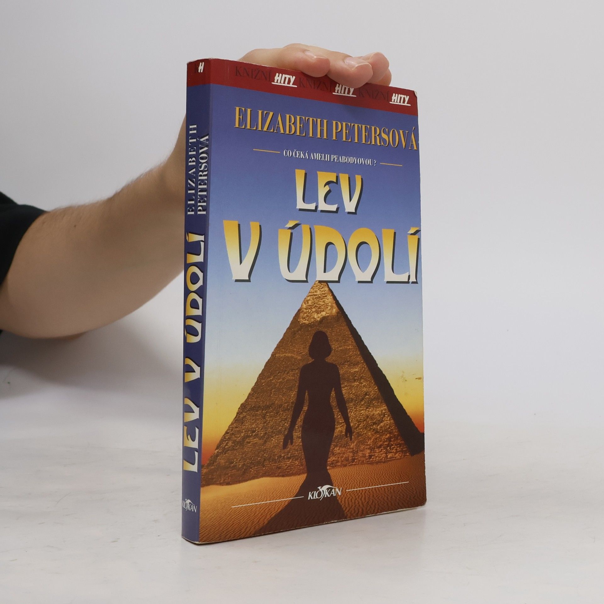 Elizabeth Peters Lev v údolí