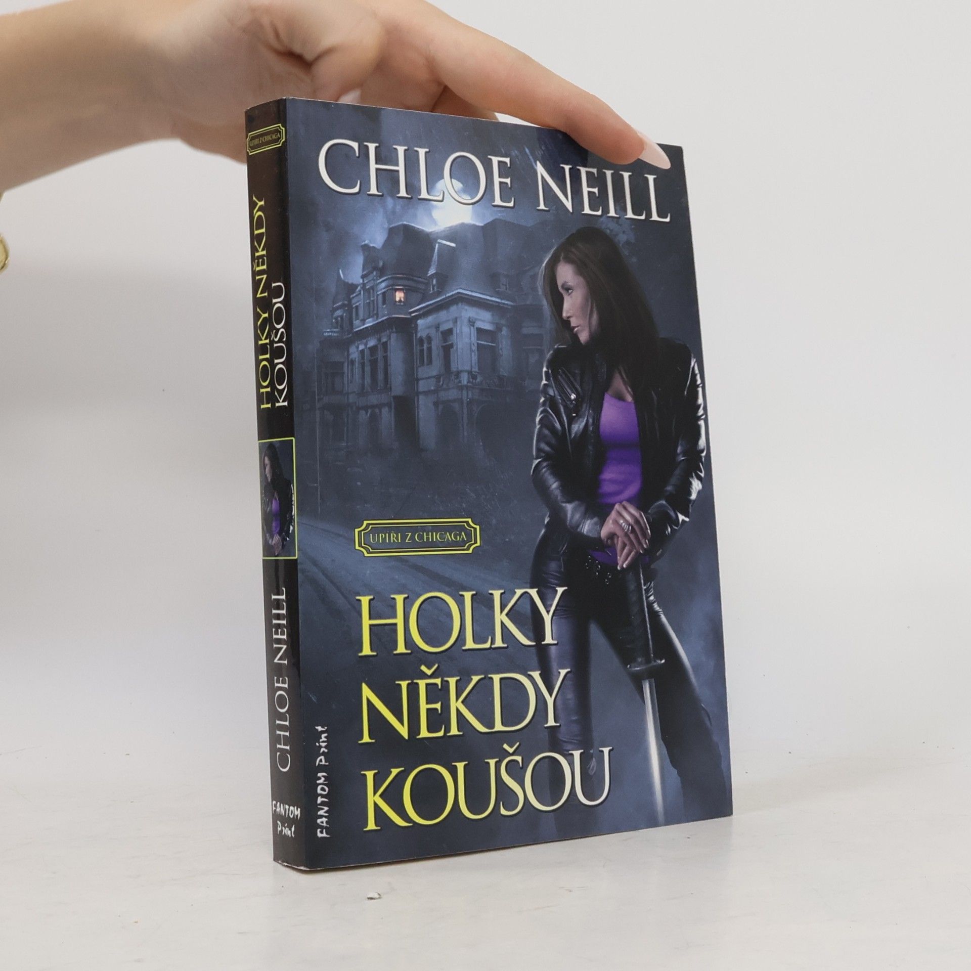 Chloe Neill Holky někdy koušou