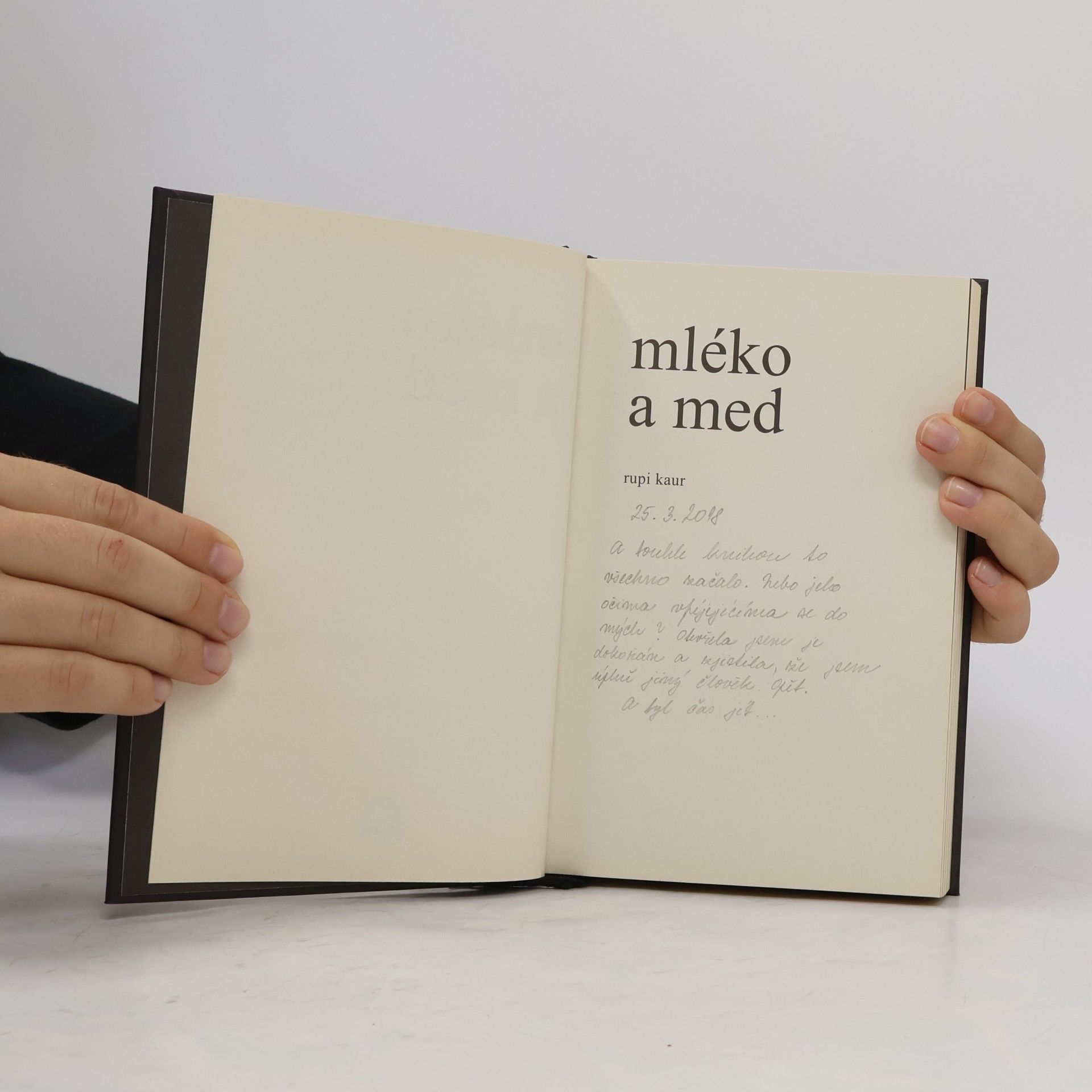 Rupi Kaur Mléko a med