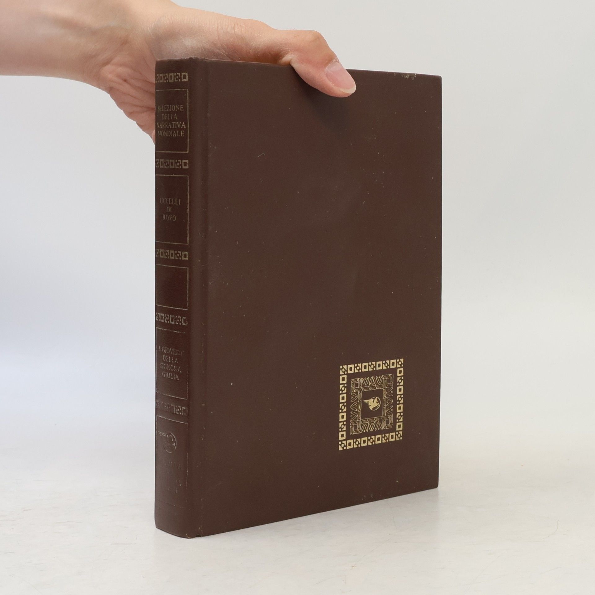 Colleen McCullough Selezione della Narrativa Mondiale. Uccelli di Rovo. I giovedì della signora Giulia