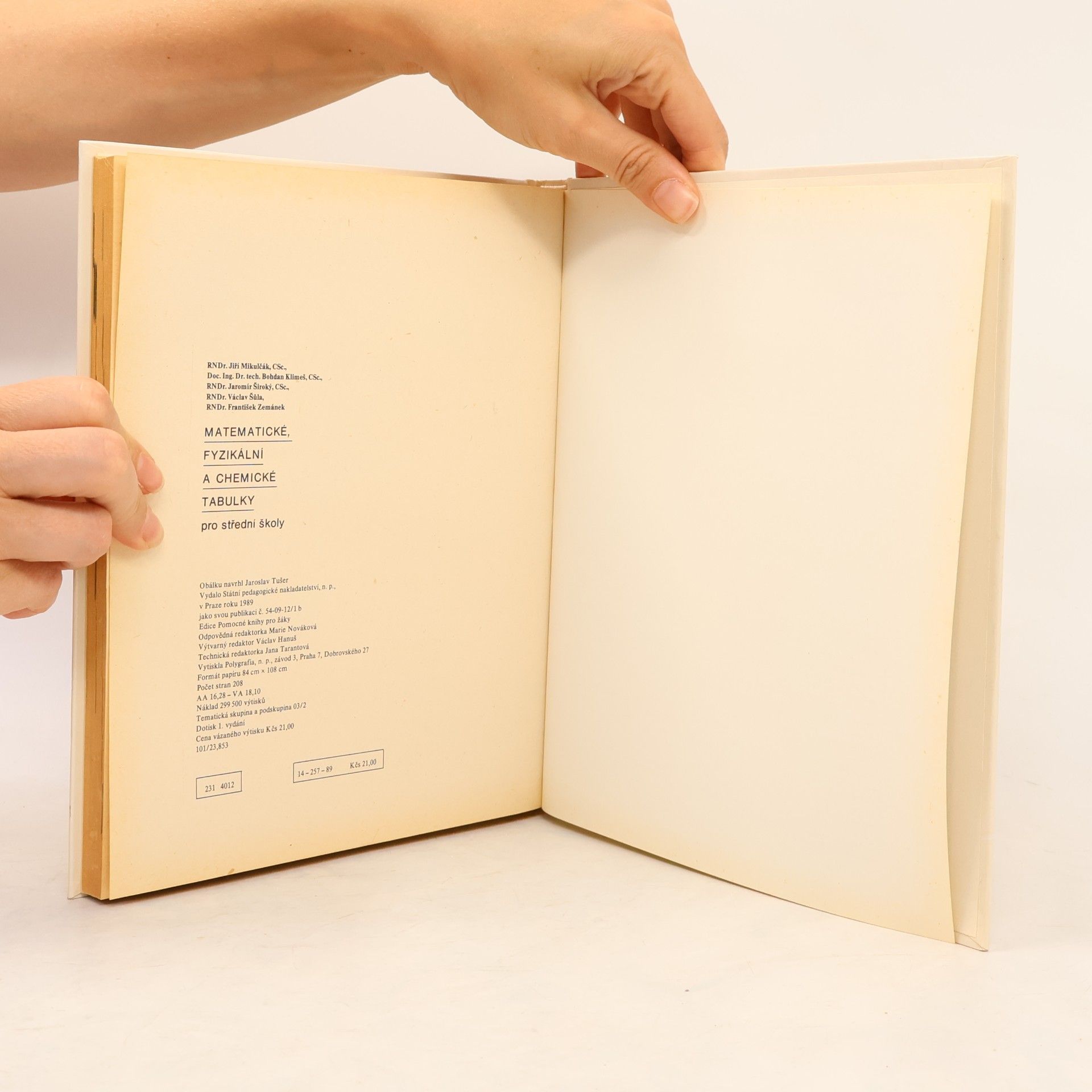 Autorenkollektiv Matematické, fyzikální a chemické tabulky pro střední školy
