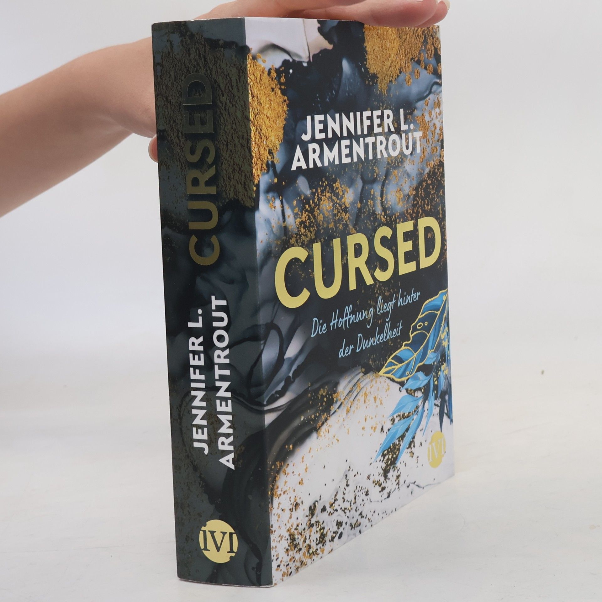 Jennifer Armentrout Cursed. Die Hoffnung liegt hinter der Dunkelheit