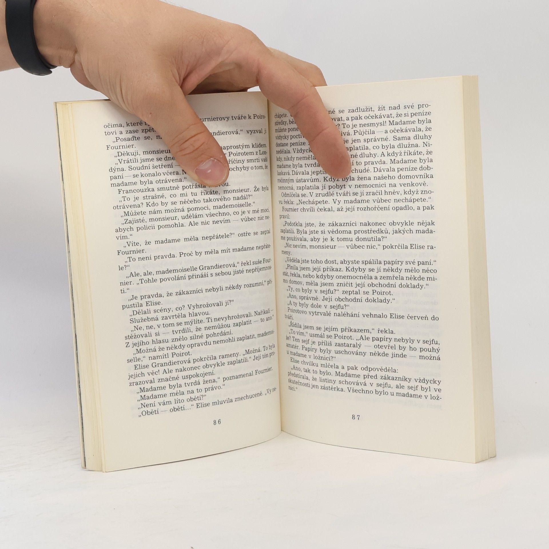 Agatha Christie Smrt v oblacích