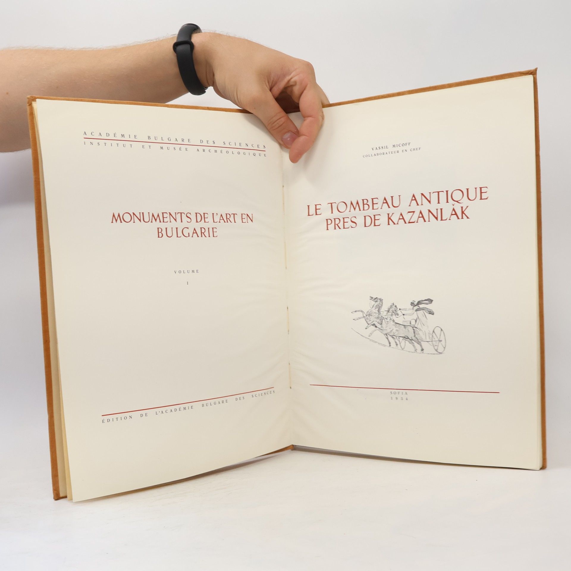 Vasil Mikov Le tombeau antique près de Kazanlăk.