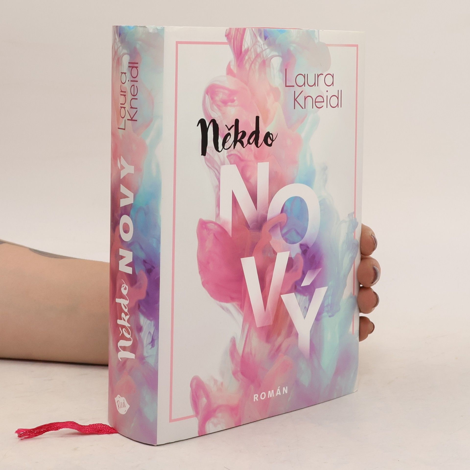 Laura Kneidl Někdo nový