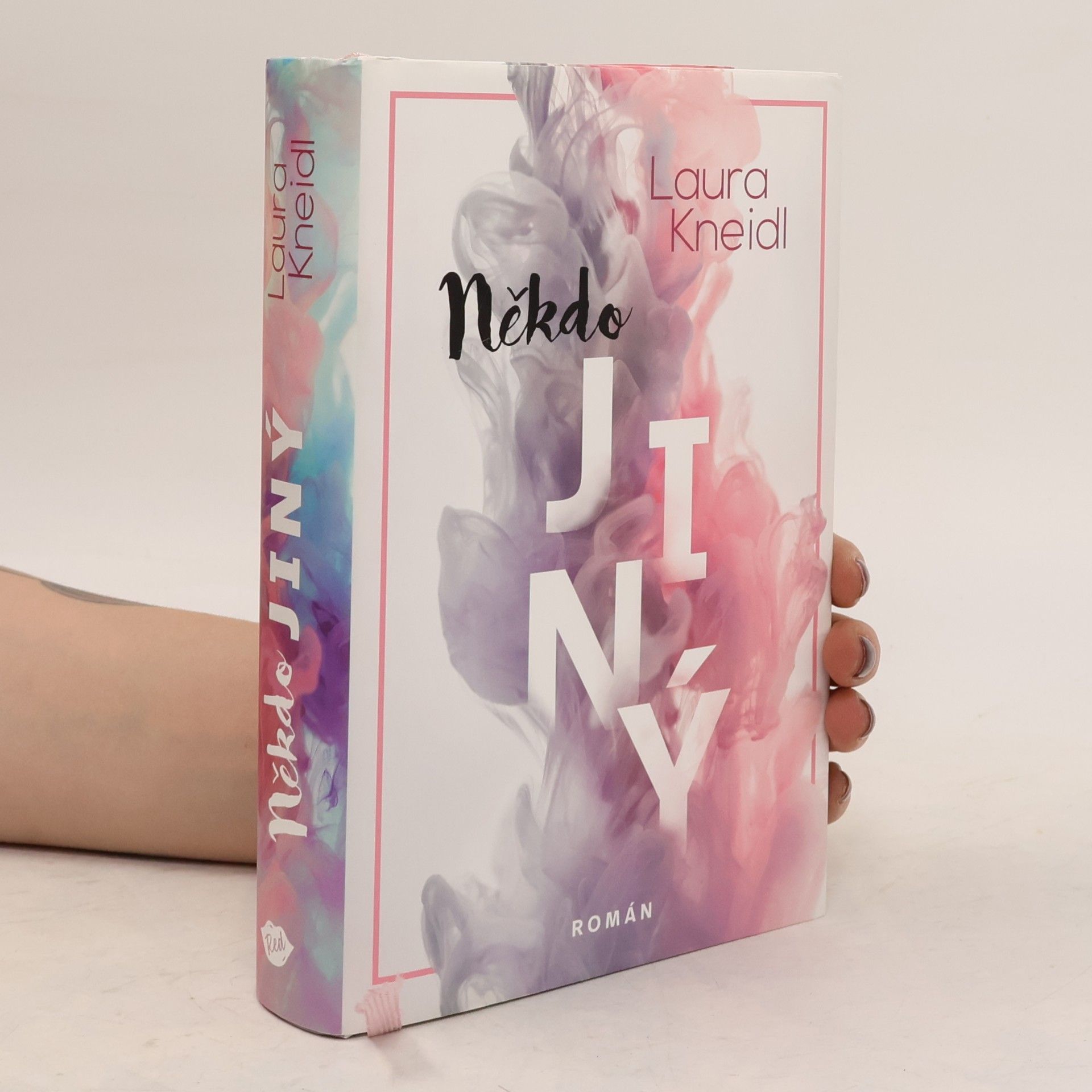 Laura Kneidl Někdo jiný