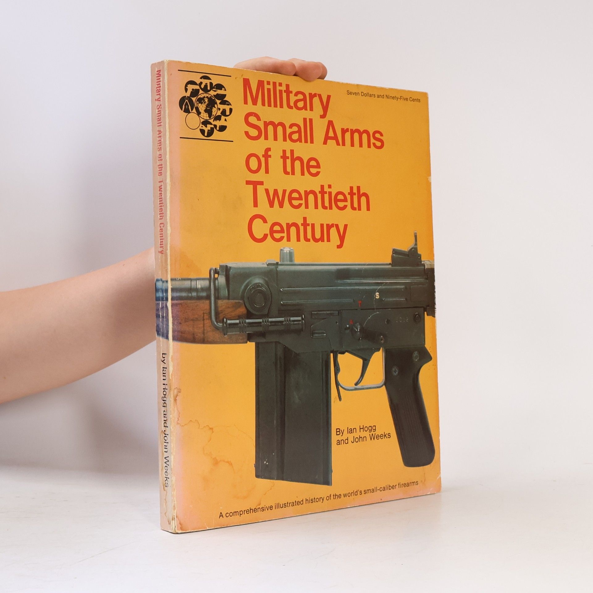 Ian And Weeks Hogg Military small arms of the twentieth century,