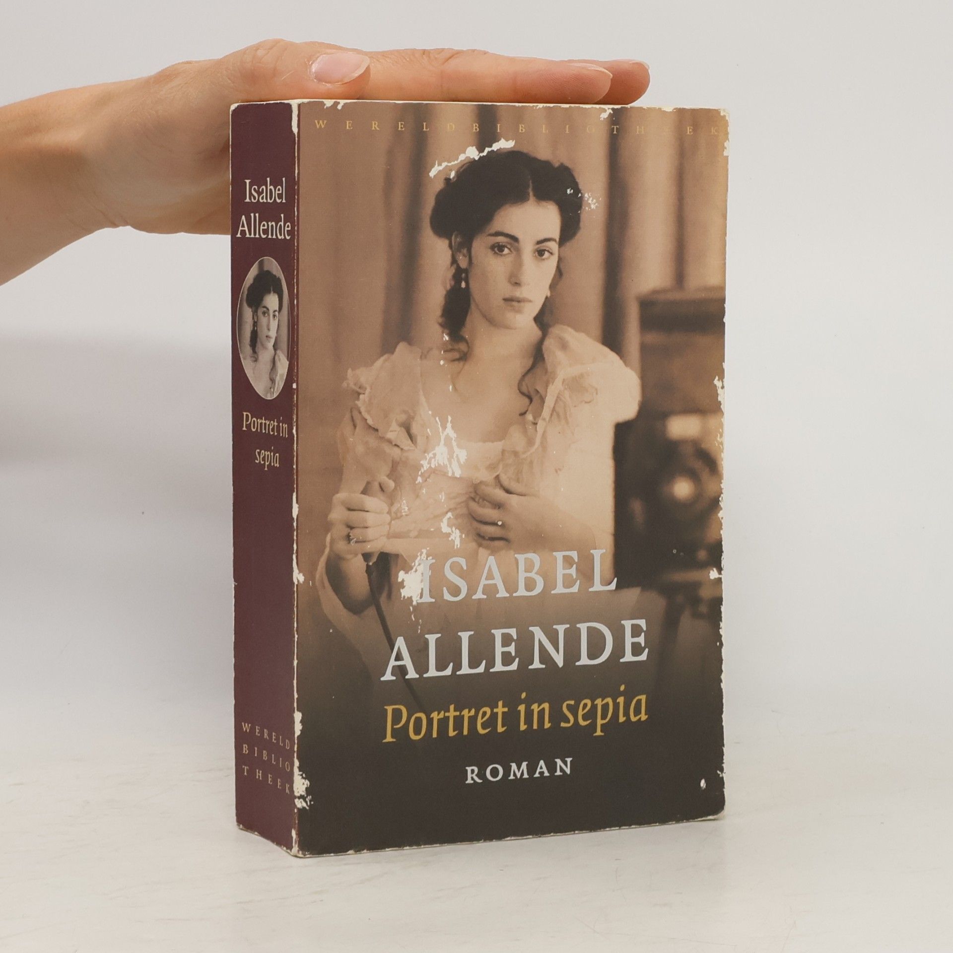 Isabel Allende Portret in sepia