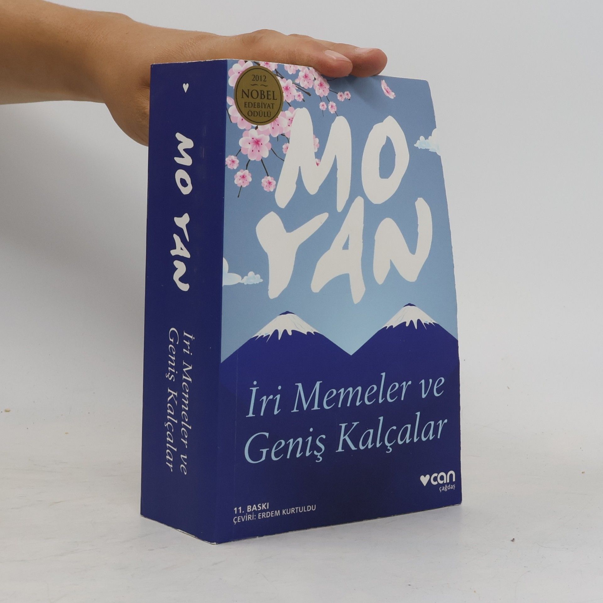 Erdem Kurtuldu İri Memeler ve Geniş Kalçalar