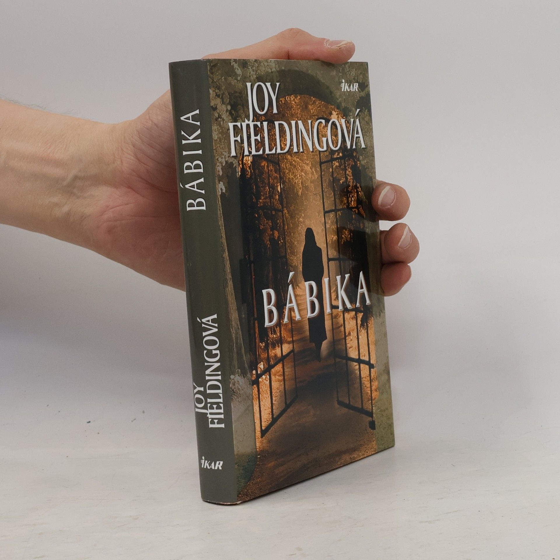 Joy Fielding Bábika