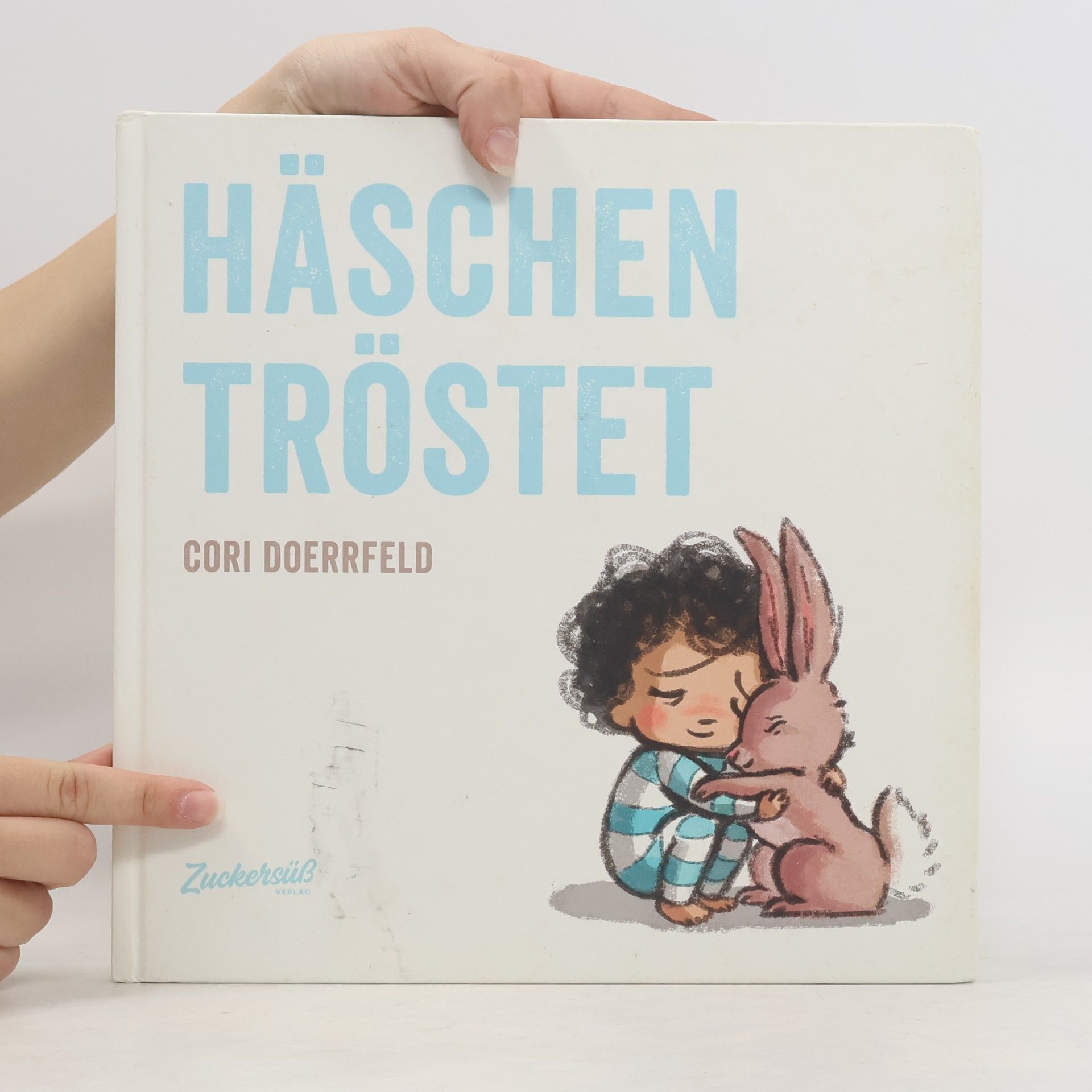 Cori Doerrfeld Häschen tröstet