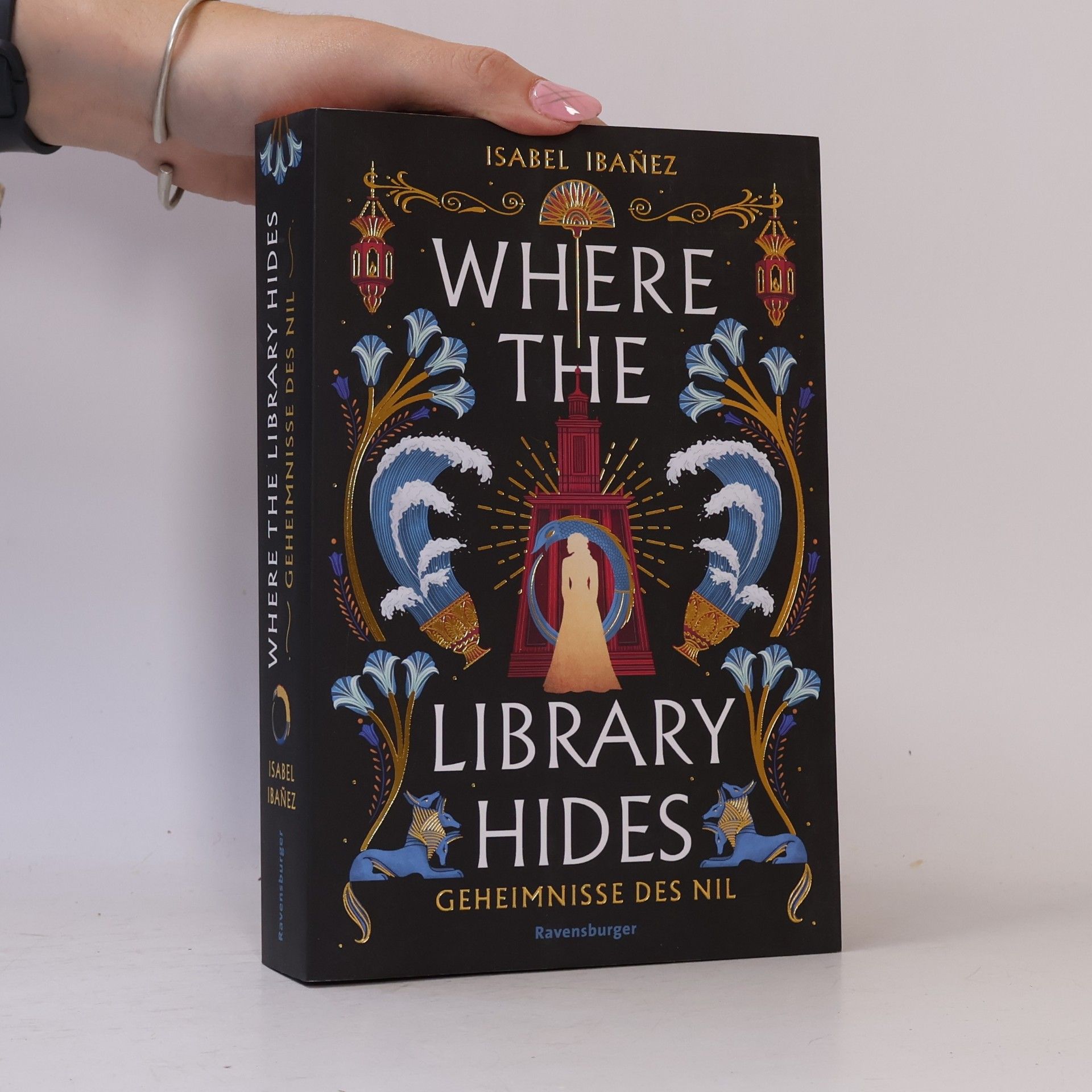 Isabel Ibañez Where the Library Hides