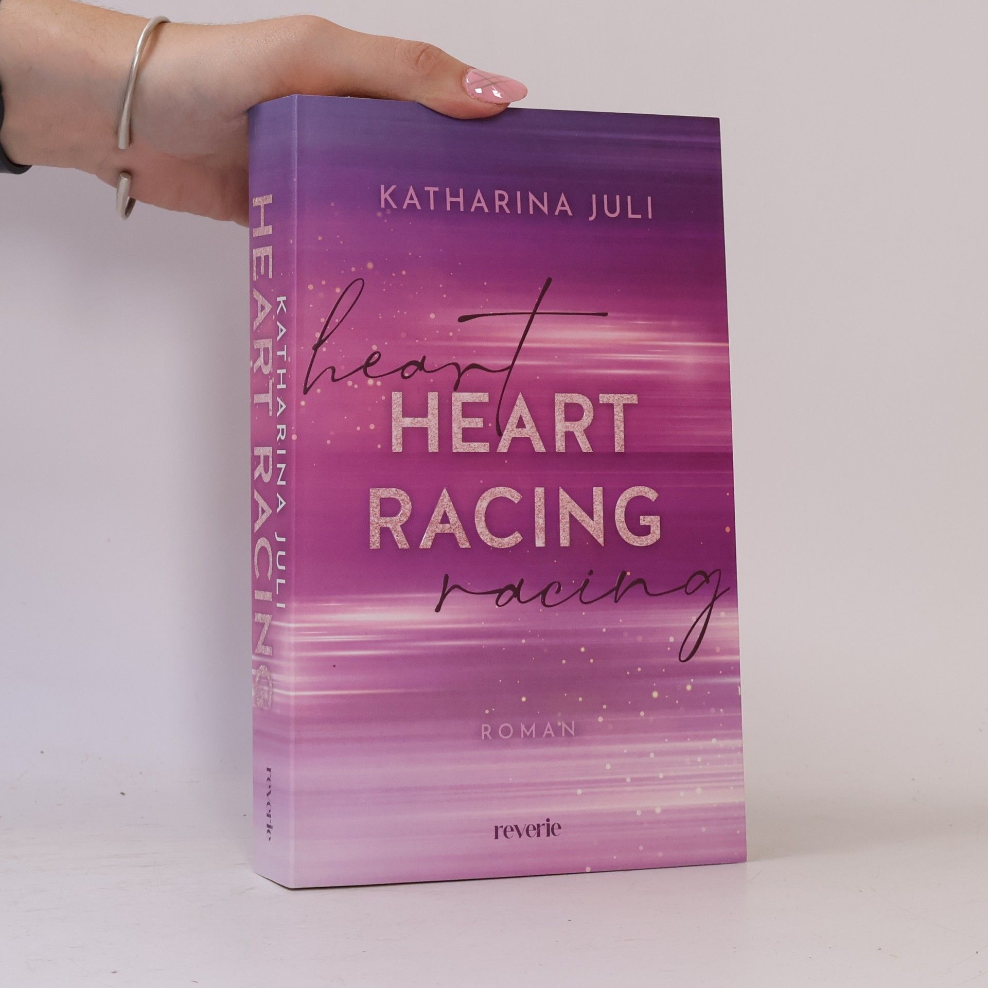 Katharina Juli Heart Racing. Roman | DIE New Adult Romance in der Welt des Rennsports | Mit Tropes wie Workplace-Romance, Enemies-to-Lovers und Secret Relationship