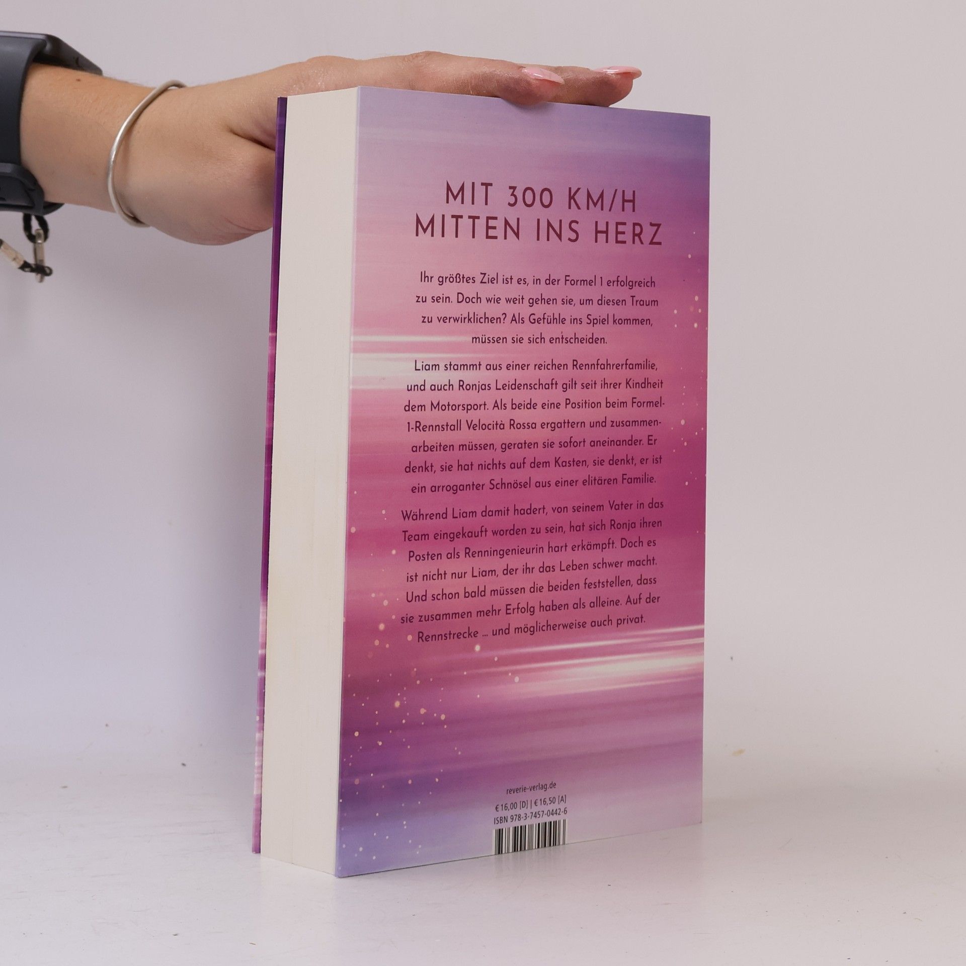 Katharina Juli Heart Racing. Roman | DIE New Adult Romance in der Welt des Rennsports | Mit Tropes wie Workplace-Romance, Enemies-to-Lovers und Secret Relationship