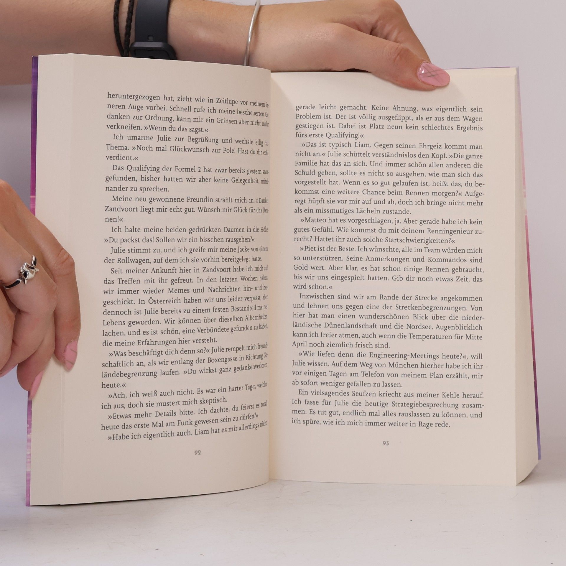 Katharina Juli Heart Racing. Roman | DIE New Adult Romance in der Welt des Rennsports | Mit Tropes wie Workplace-Romance, Enemies-to-Lovers und Secret Relationship