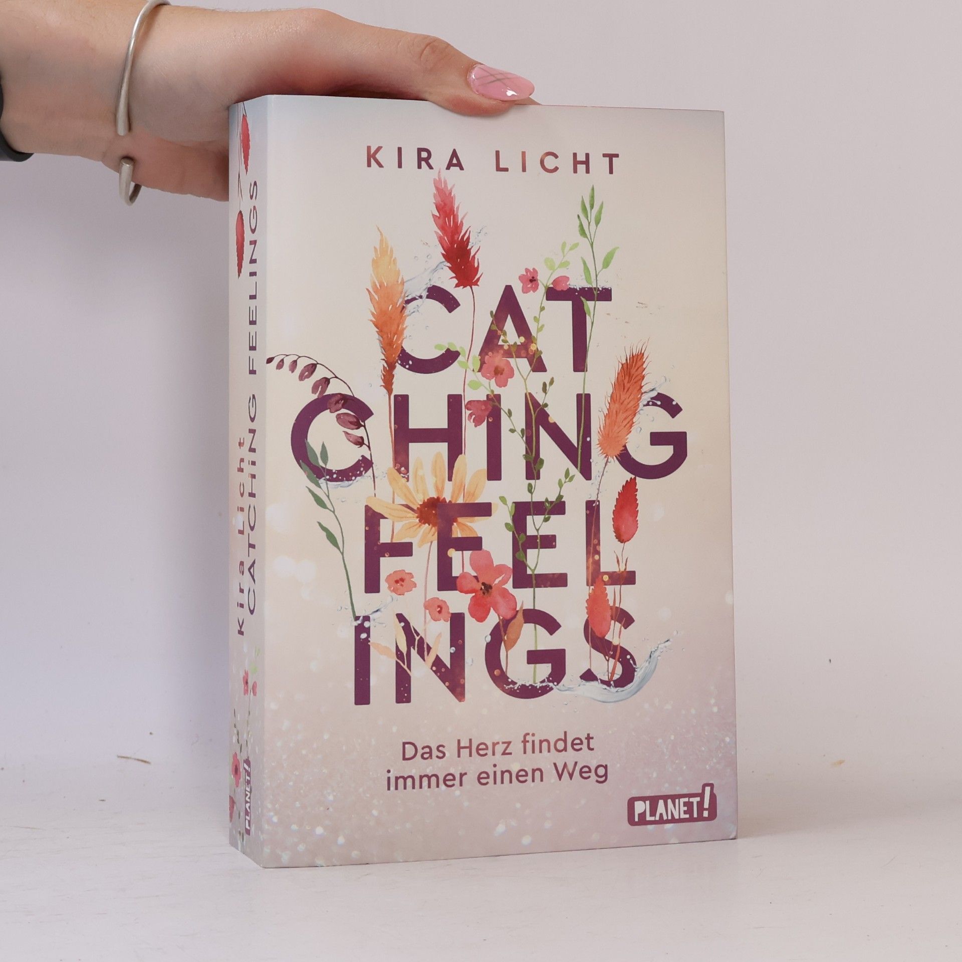 Kira Licht Catching Feelings