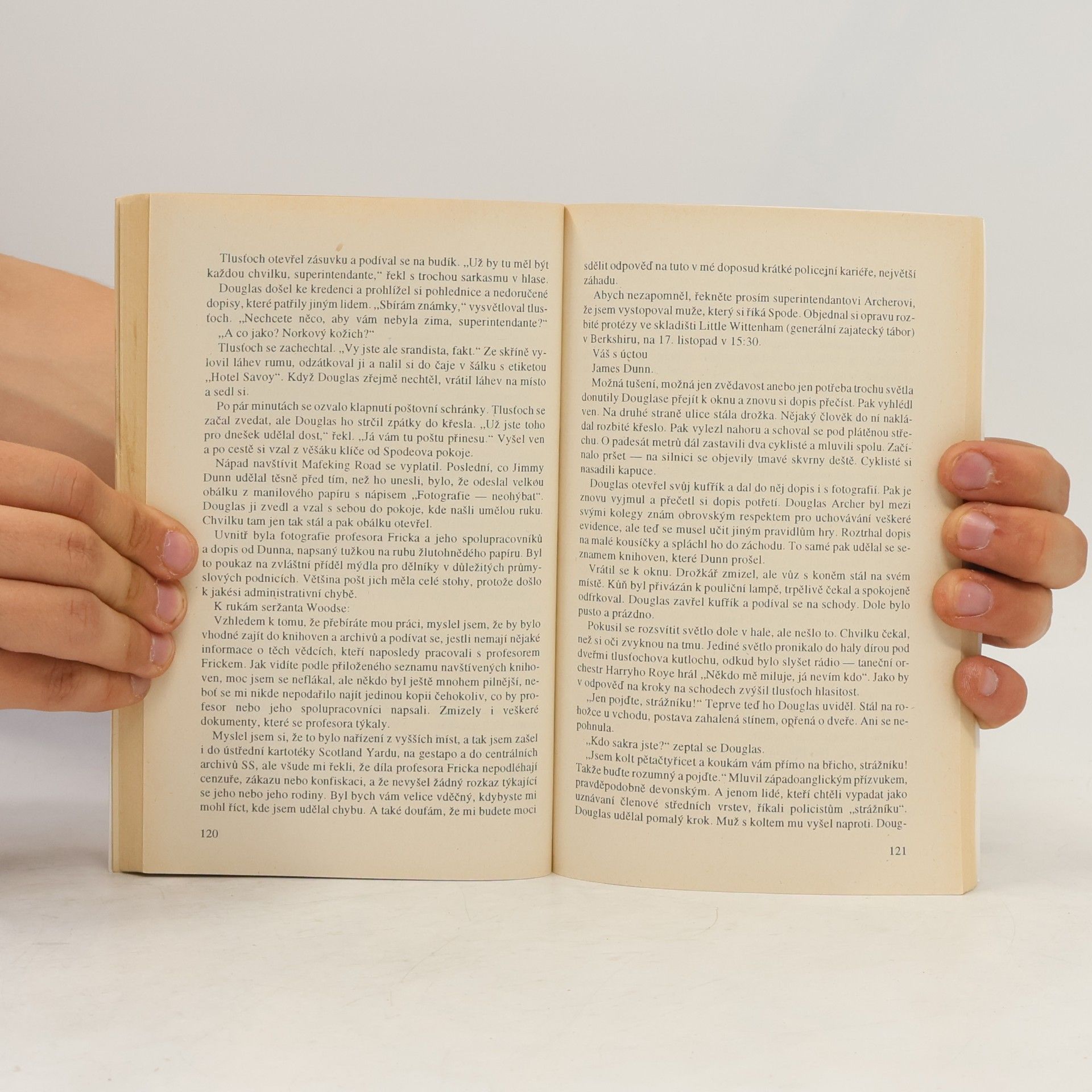 Len Deighton SS-GB : brilantní obraz Británie okupované nacistickým Německem