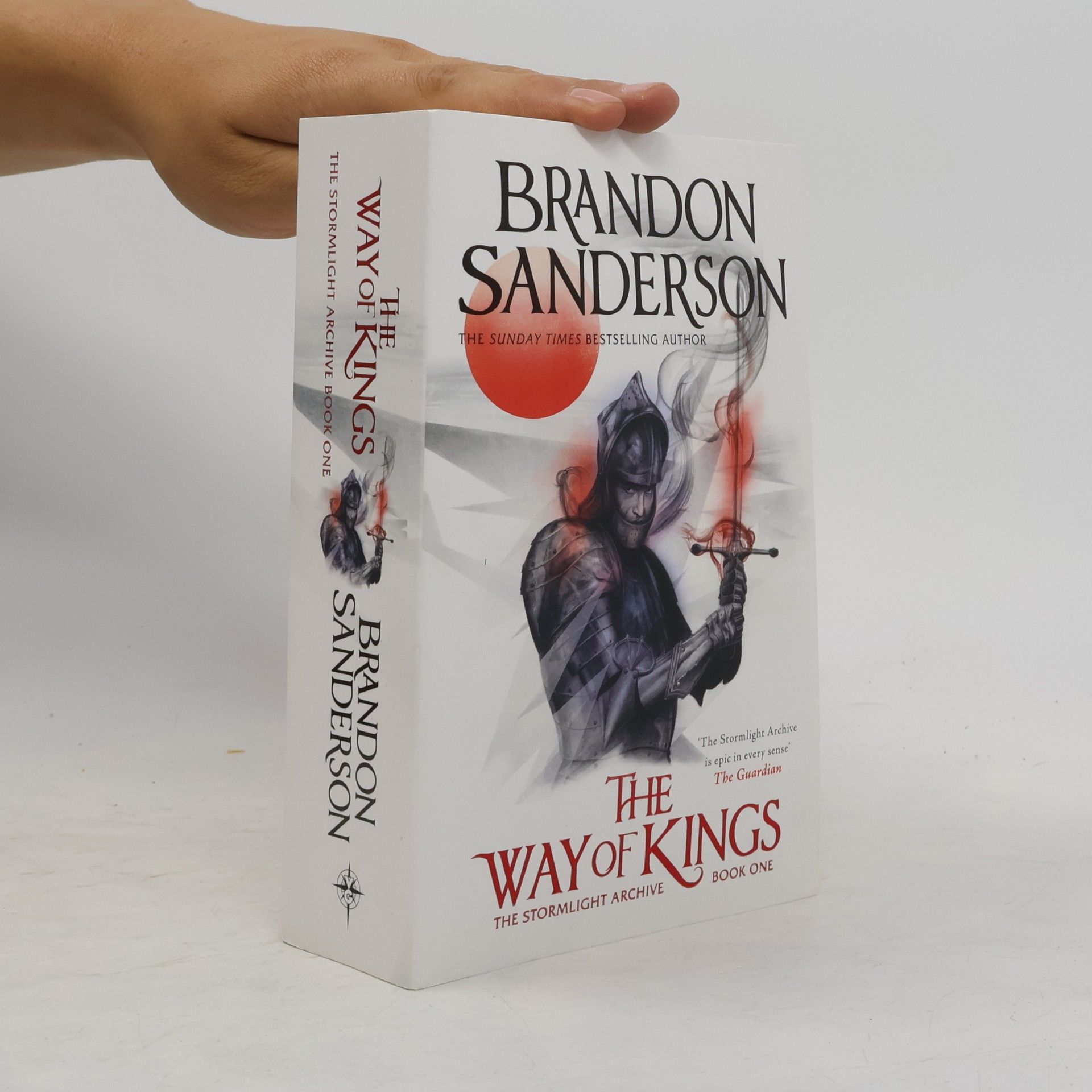 The Way of Kings: The first book of the breathtaking epic Stormlight Archive from the worldwide fantasy sensation
