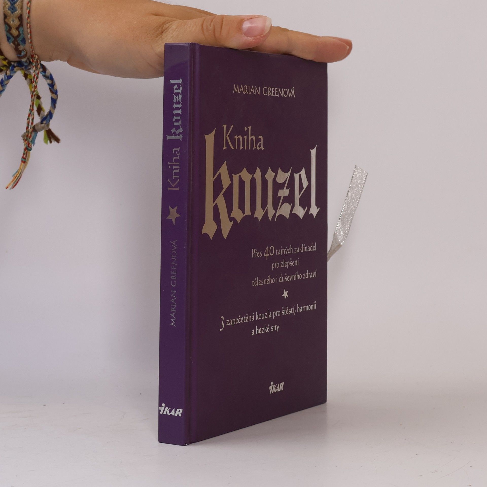 Marian Green Kniha kouzel. Přes 40 tajných zaklínadel pro zlepšení tělesného i duševního zdraví