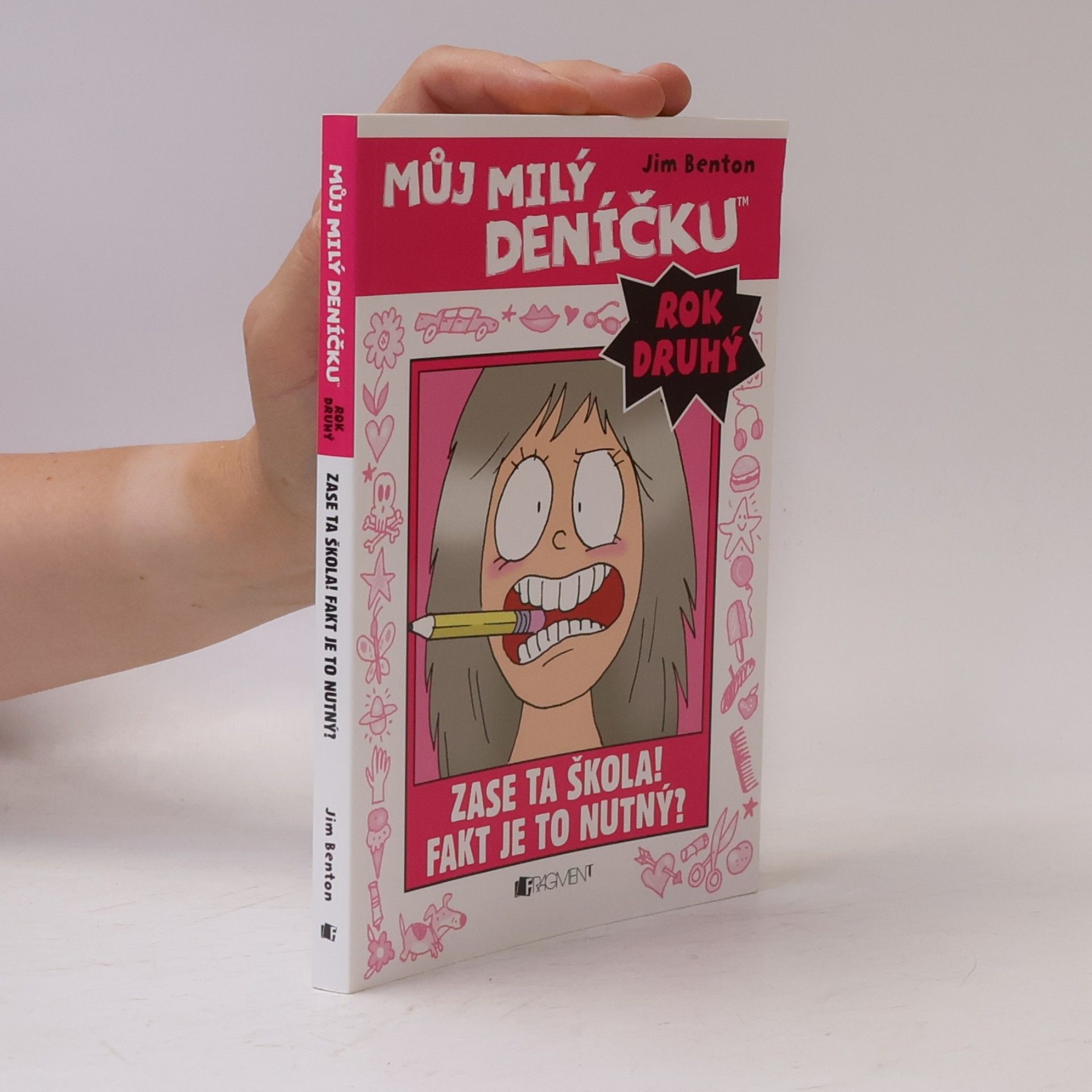 Jim Benton Můj milý deníčku: Příběhy z Mackerelské základní školy: Rok druhý. Zase ta škola! Fakt je to nutný?