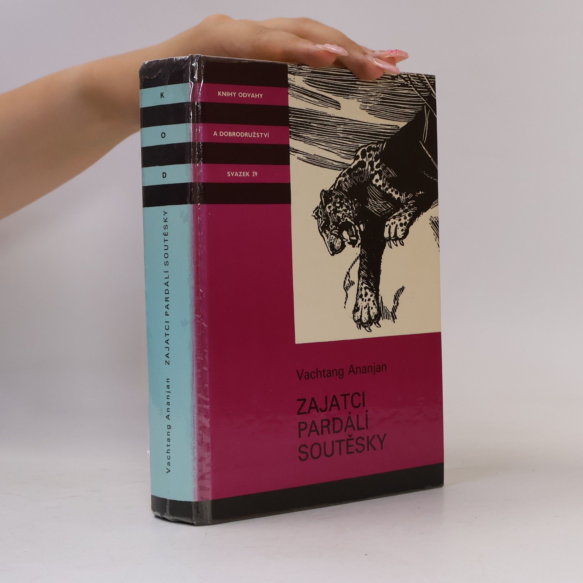 Vachtang Ananjan Zajatci Pardálí soutěsky