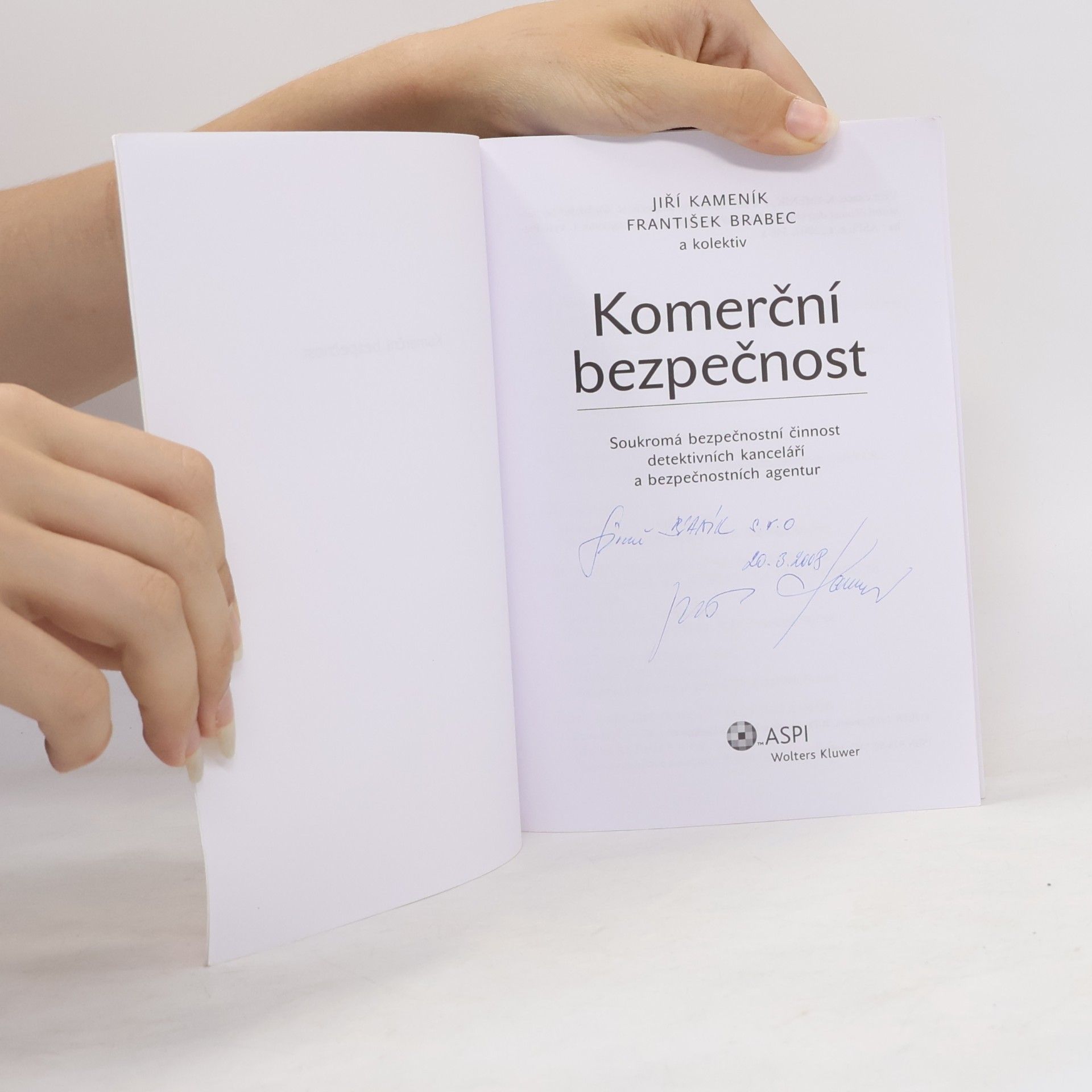 Jiří Kameník Komerční bezpečnost : soukromá bezpečnostní činnost detektivních kanceláří a bezpečnostních agentur