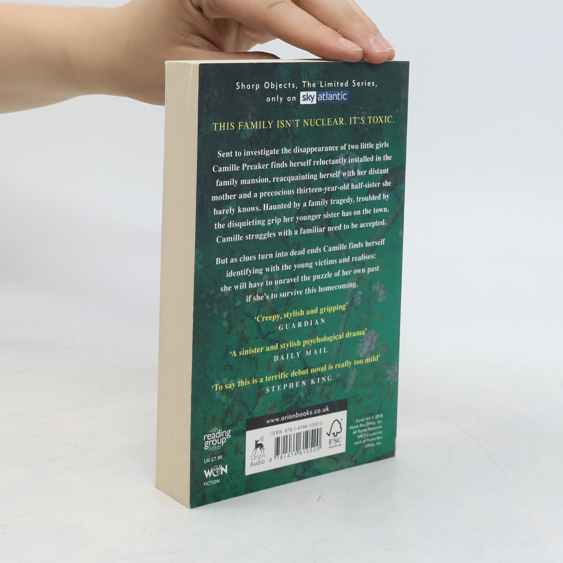 Gillian Flynn Sharp objects