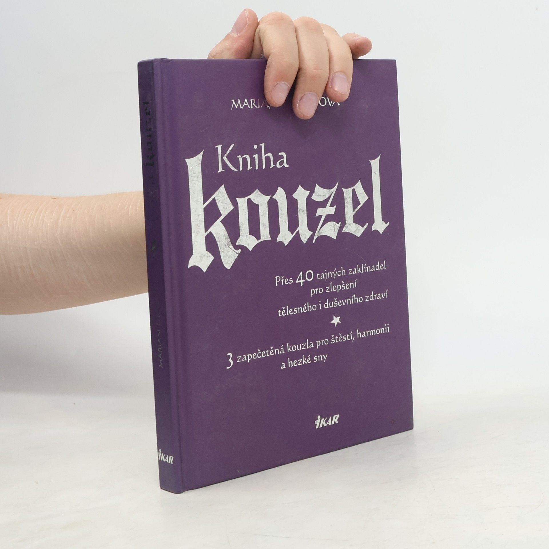 Marian Green Kniha kouzel. Přes 40 tajných zaklínadel pro zlepšení tělesného i duševního zdraví