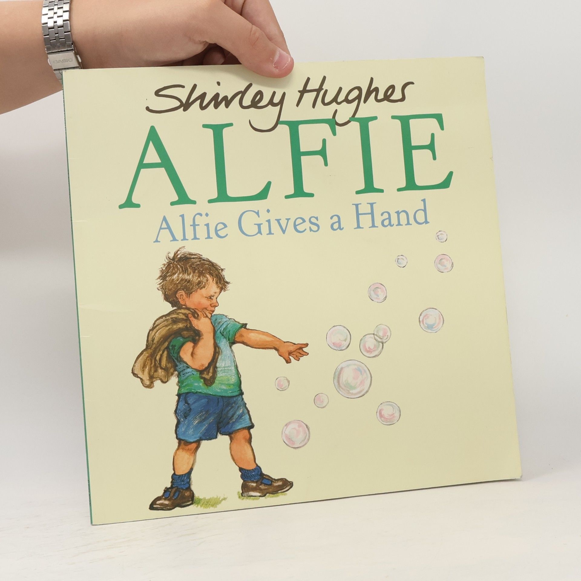 Shirley Hughes Alfie Gives a Hand