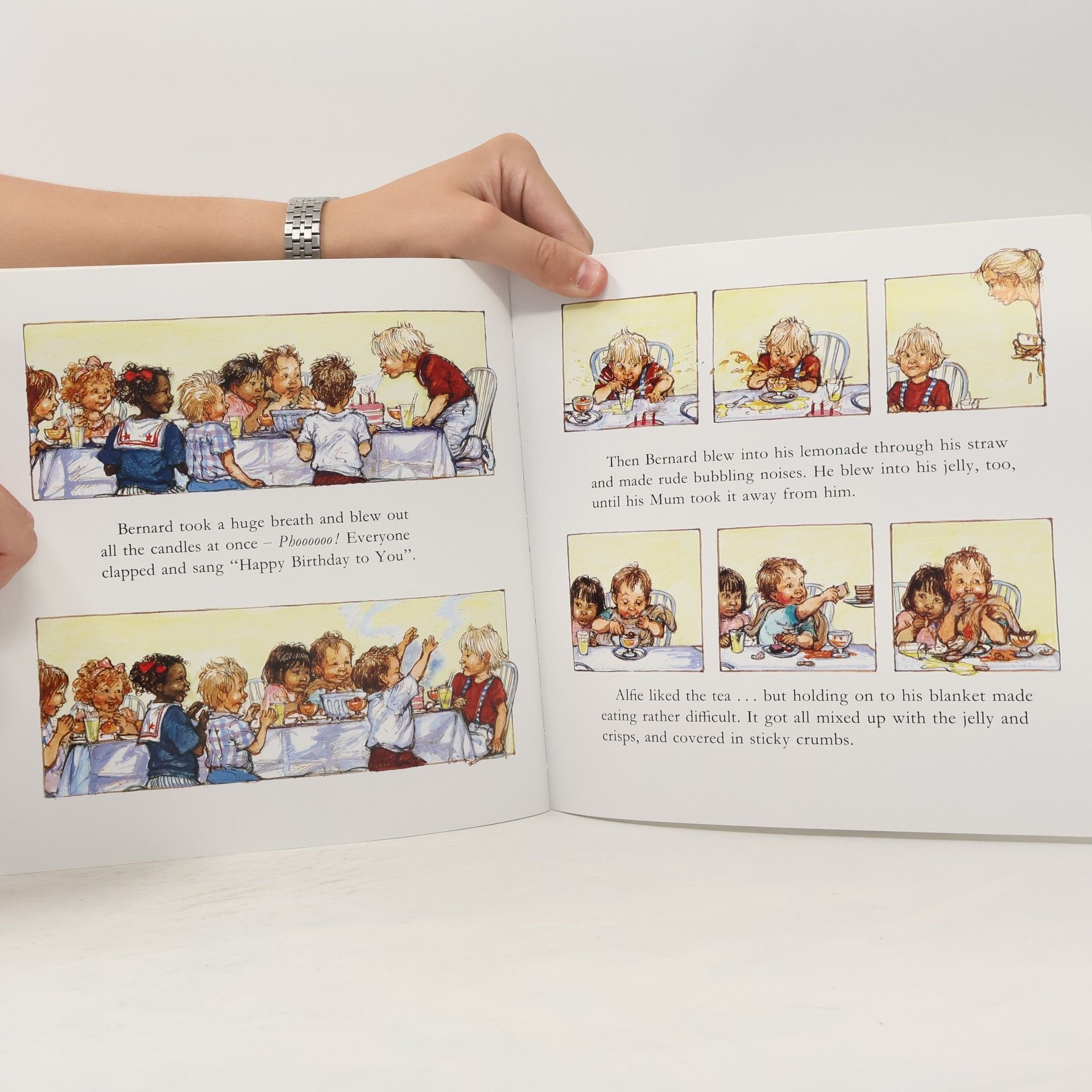 Shirley Hughes Alfie Gives a Hand