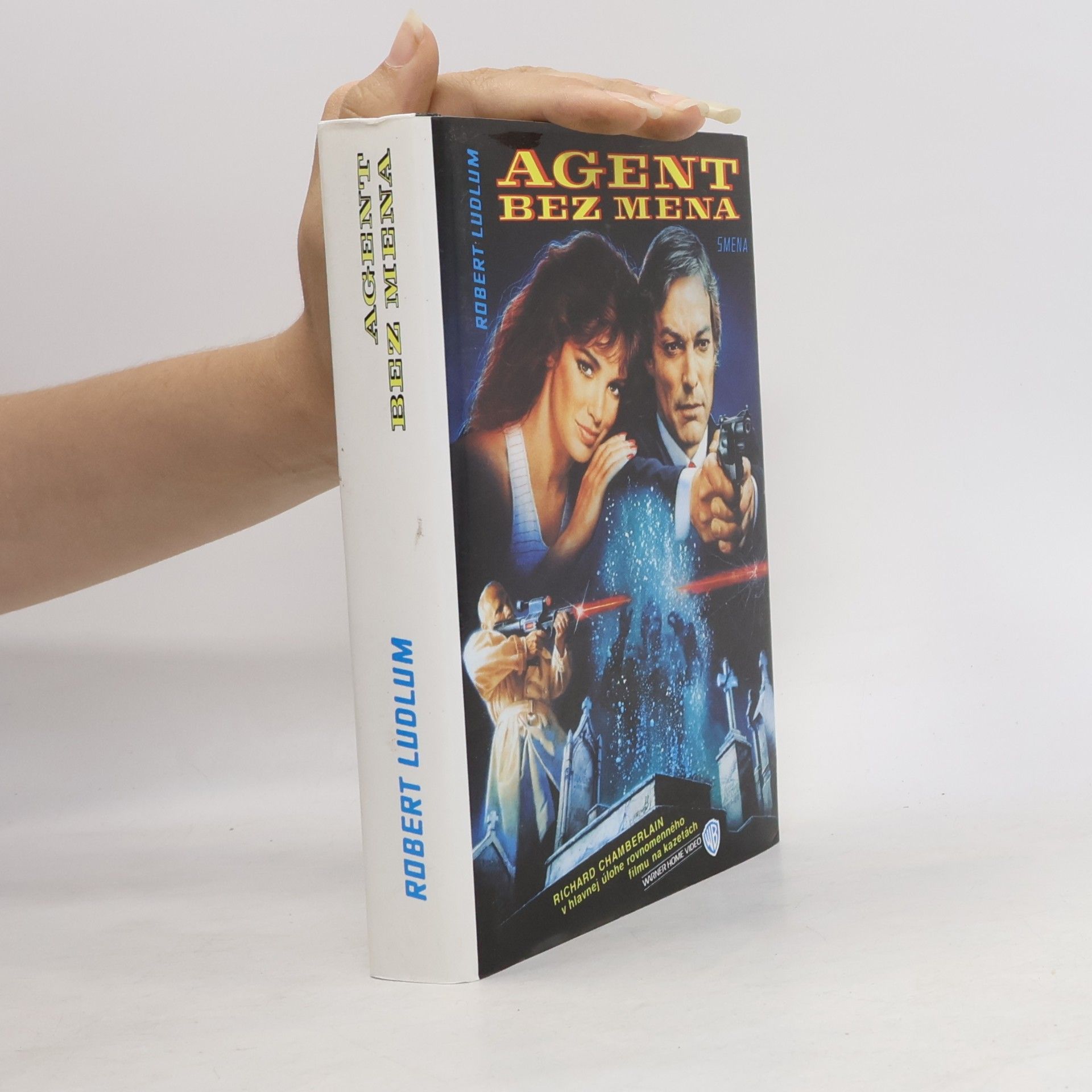 Robert Ludlum Agent bez mena