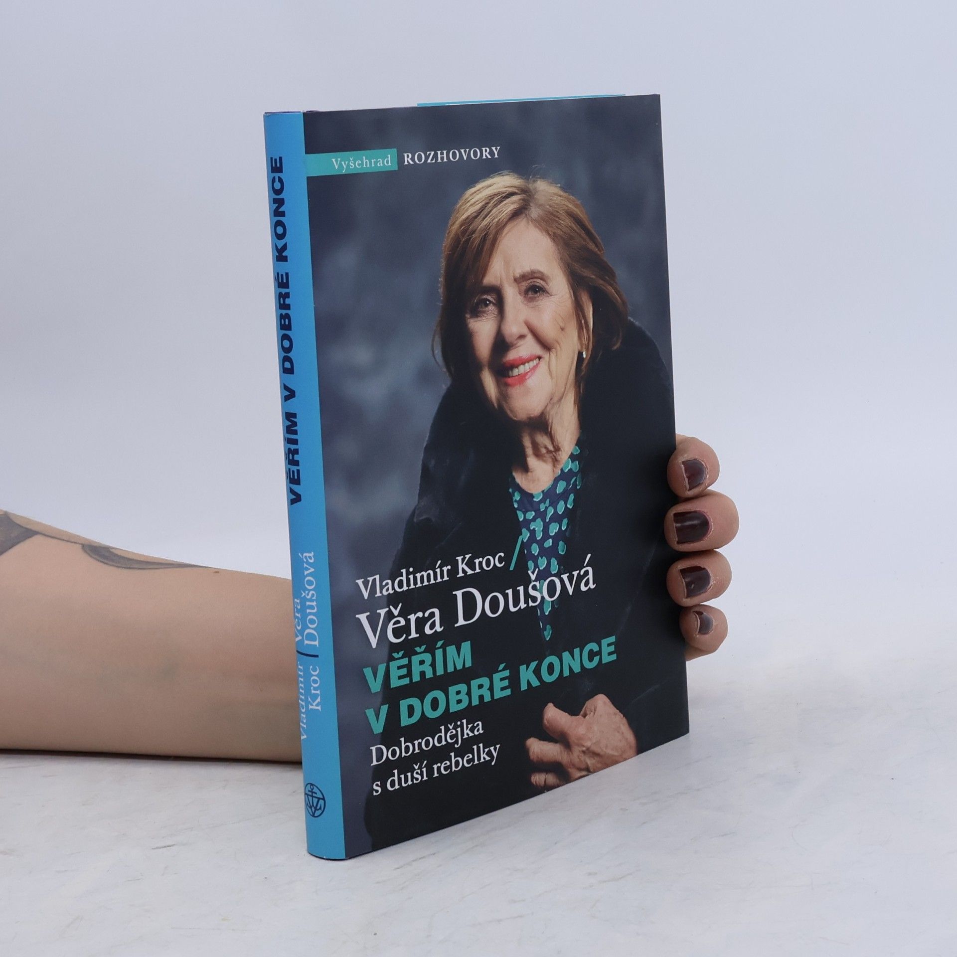 Věra Doušová Věřím v dobré konce : dobrodějka s duší rebelky